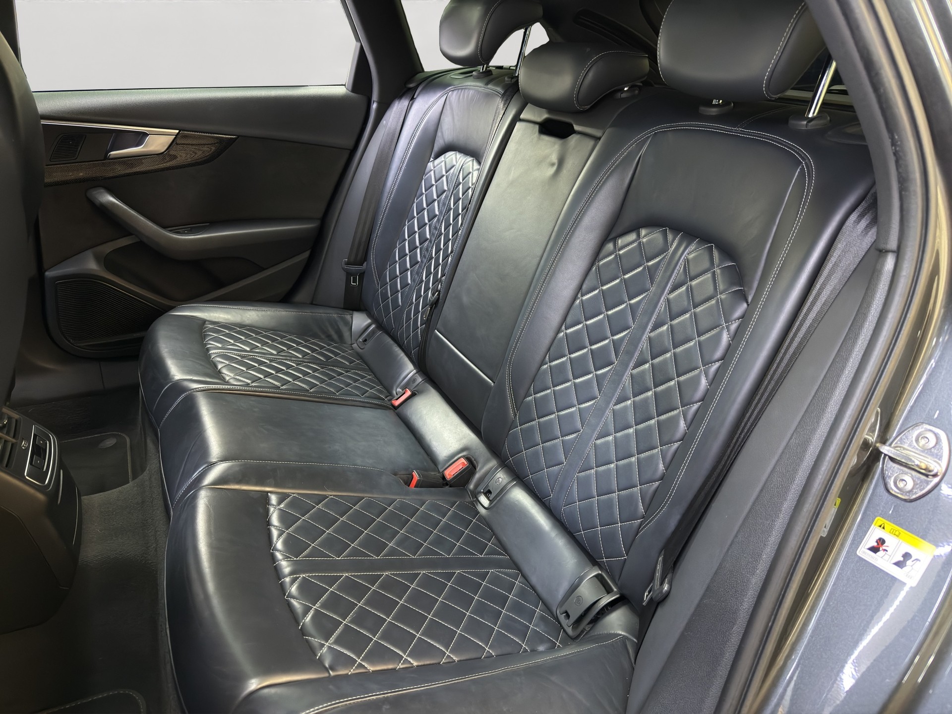 AUDI S4 Avant 3.0 TFSI quattro tiptronic-image-13