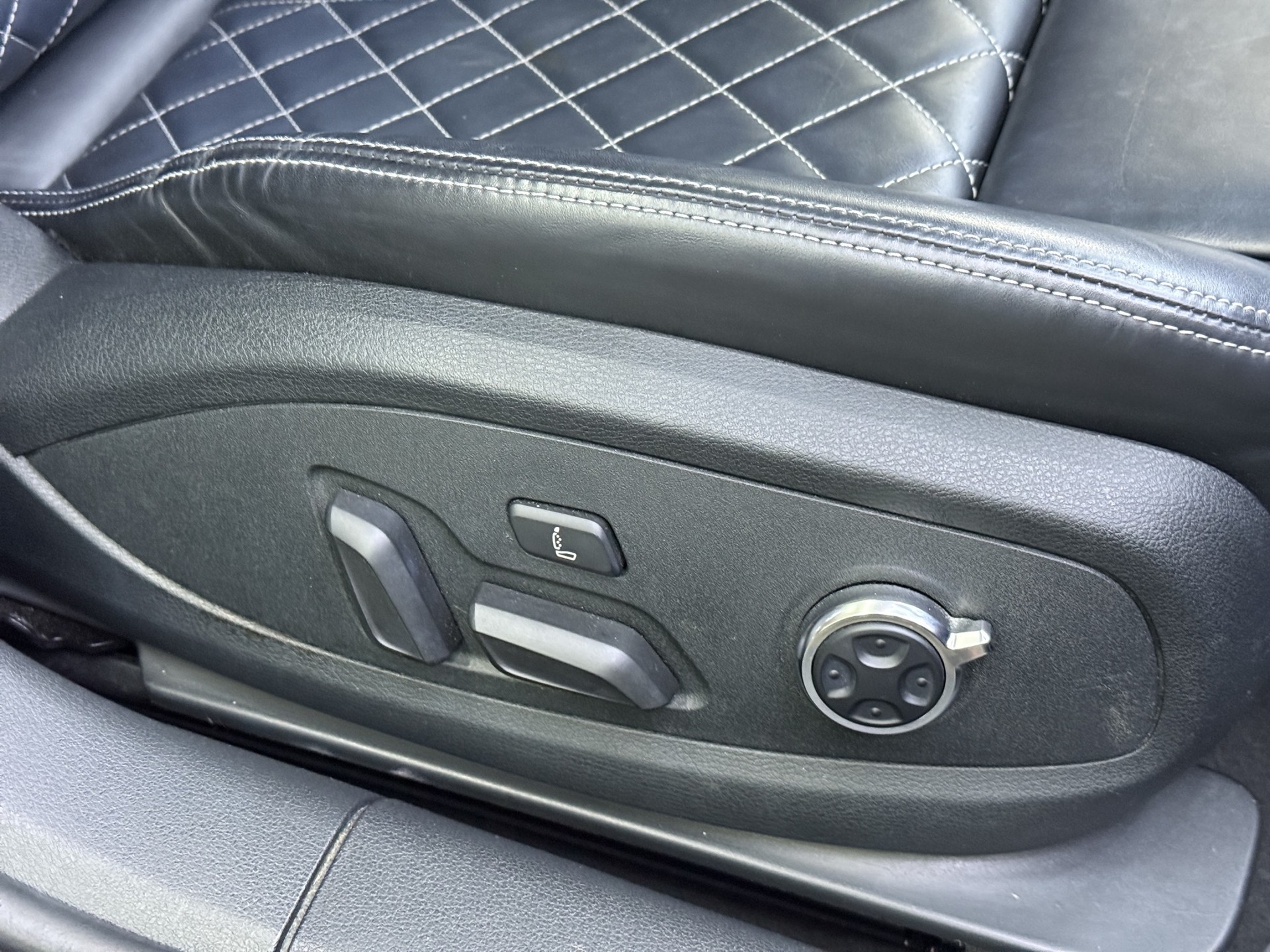 AUDI S4 Avant 3.0 TFSI quattro tiptronic-image-15