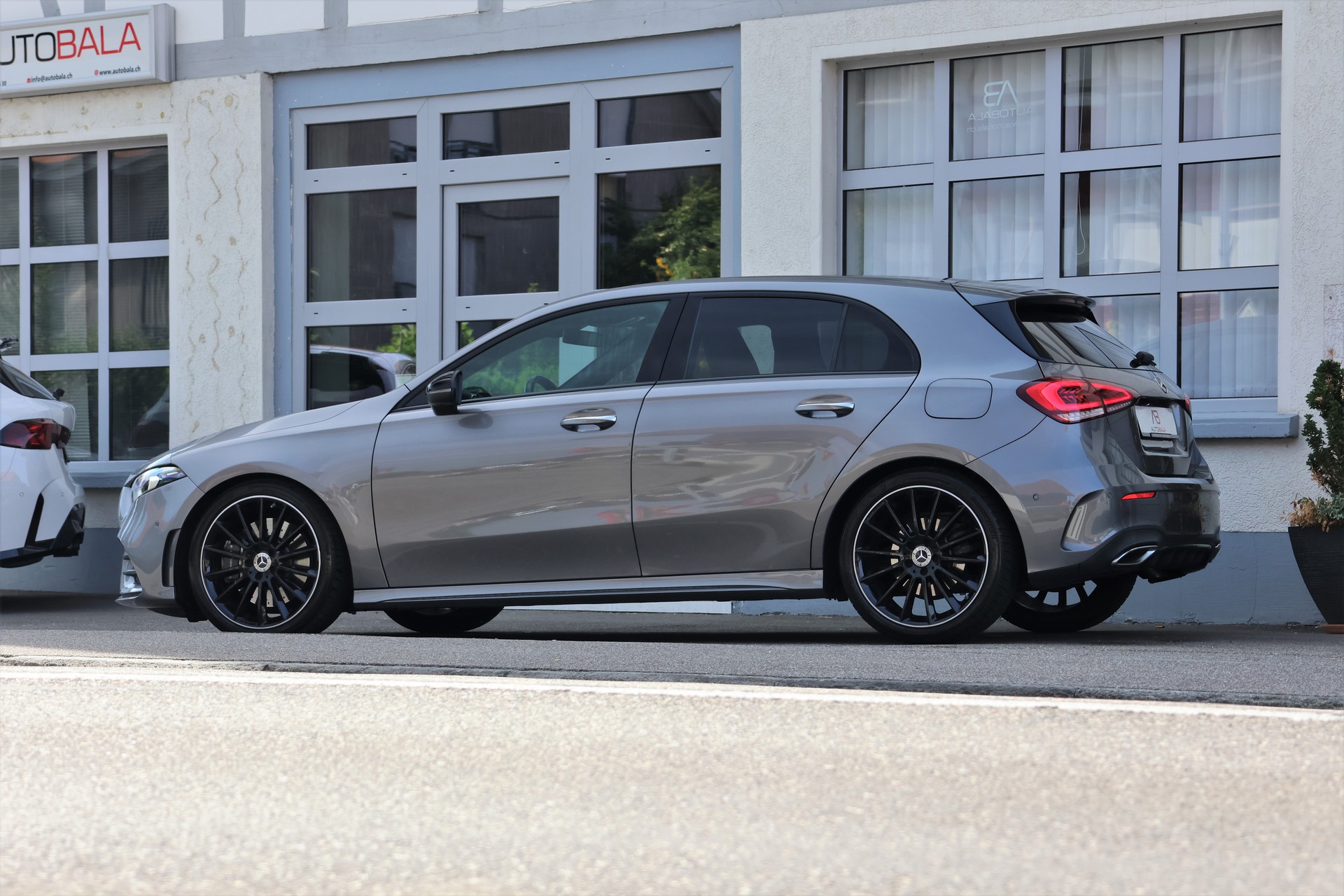 MERCEDES-BENZ A 250 AMG Line 7G-DCT (CH)-image-3