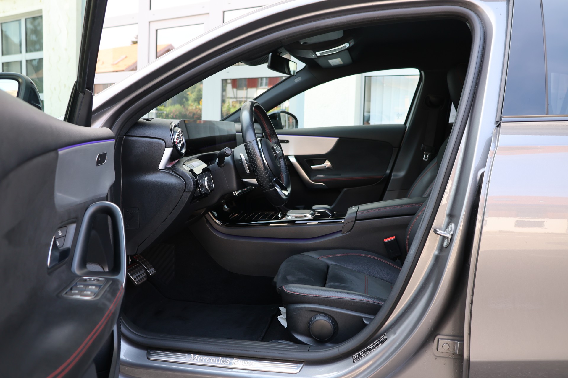 MERCEDES-BENZ A 250 AMG Line 7G-DCT (CH)-image-8