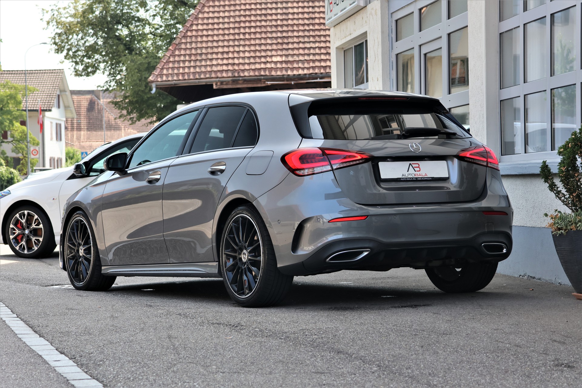 MERCEDES-BENZ A 250 AMG Line 7G-DCT (CH)-image-2