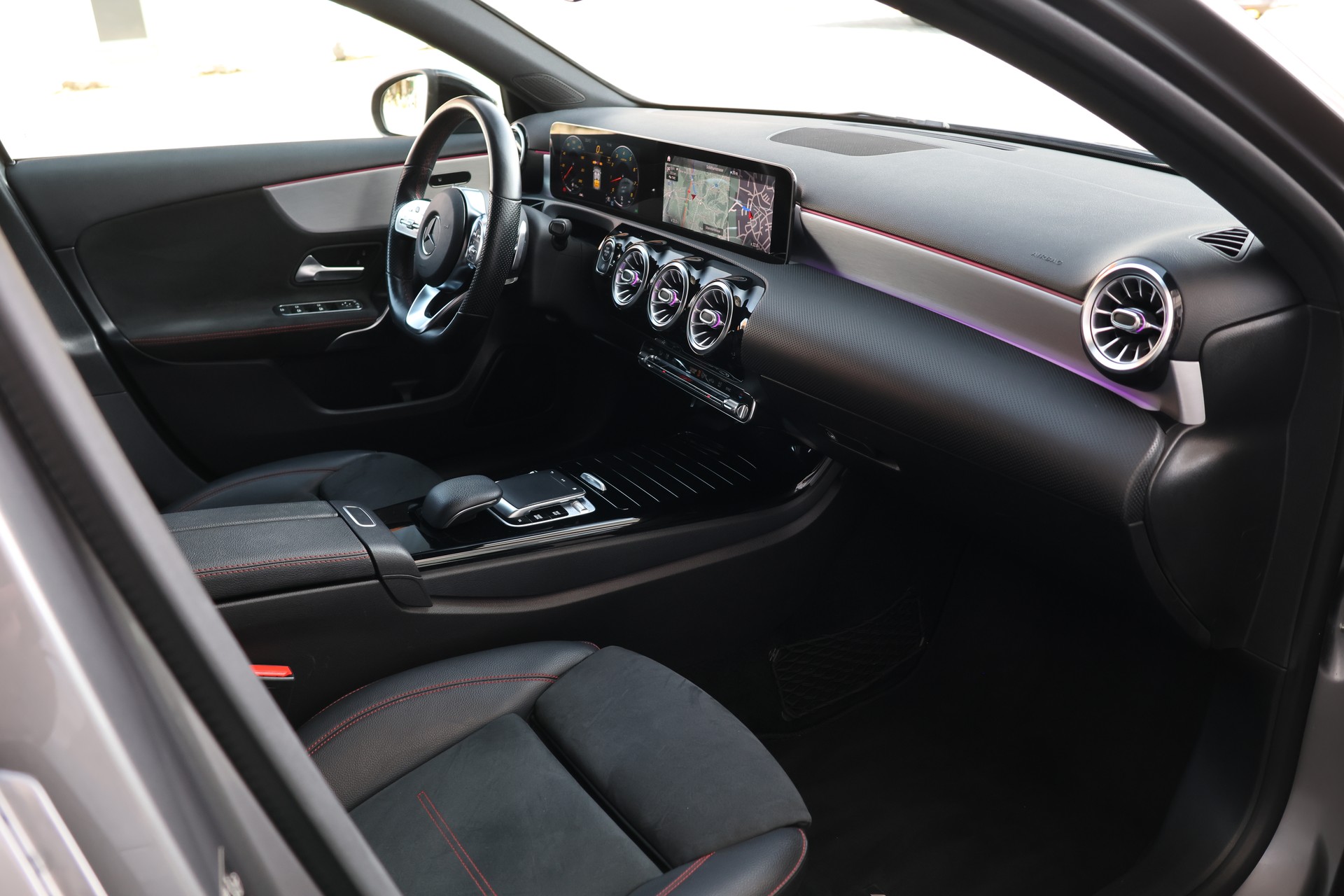 MERCEDES-BENZ A 250 AMG Line 7G-DCT (CH)-image-16