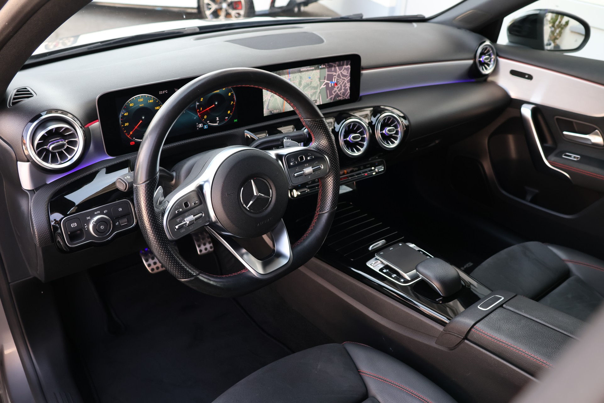 MERCEDES-BENZ A 250 AMG Line 7G-DCT (CH)-image-9