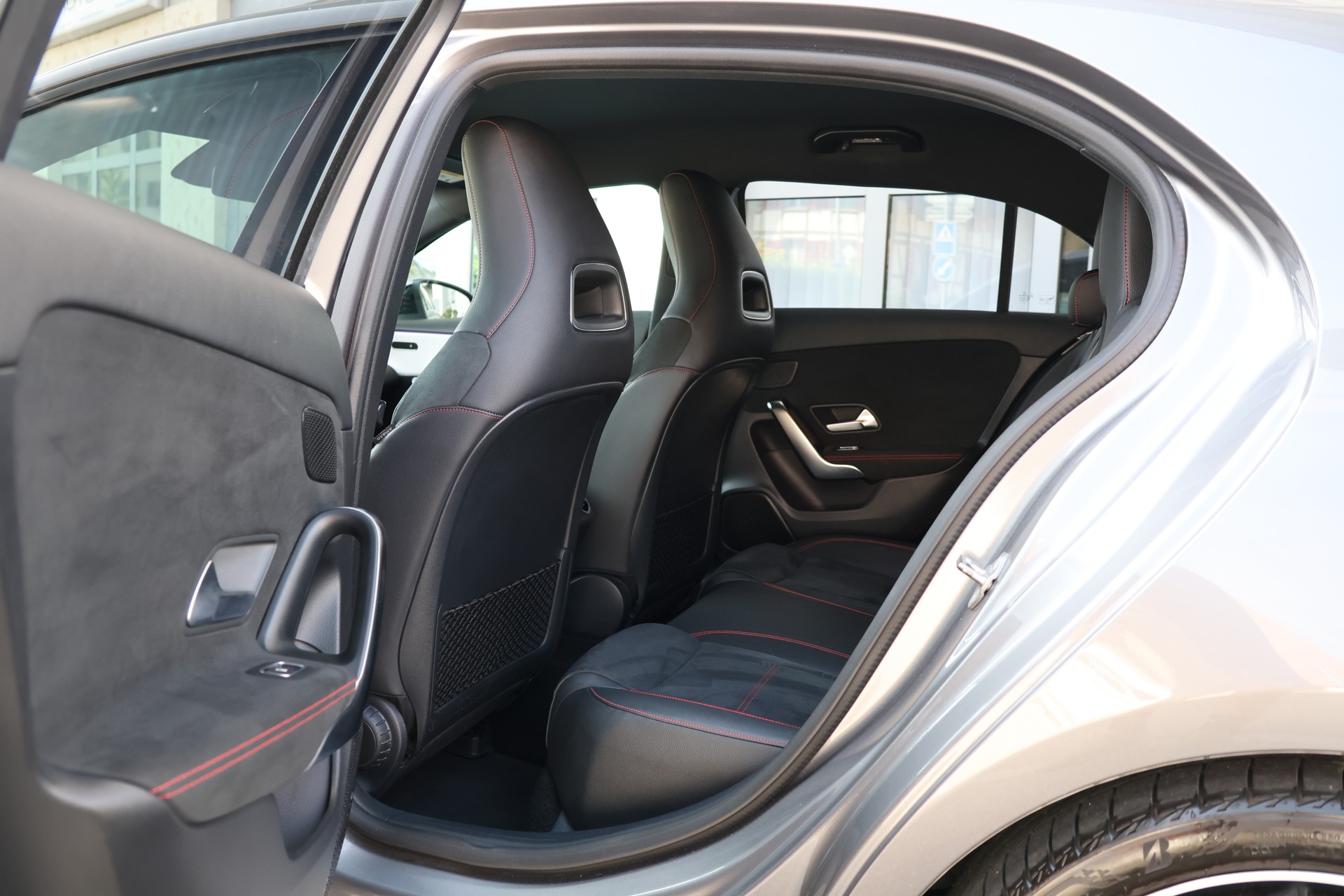 MERCEDES-BENZ A 250 AMG Line 7G-DCT (CH)-image-11