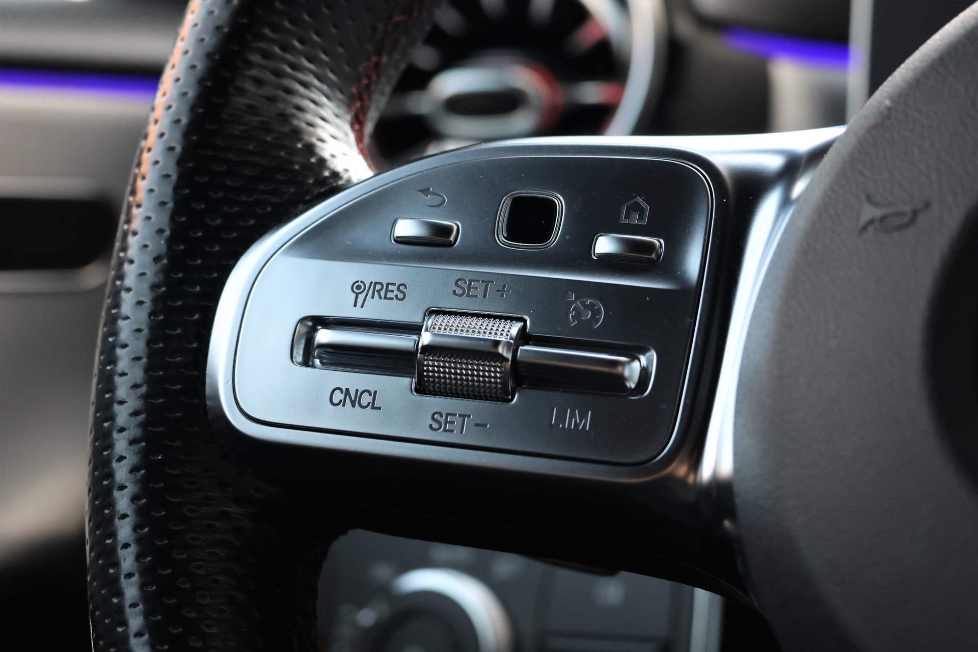 MERCEDES-BENZ A 250 AMG Line 7G-DCT (CH)-image-15