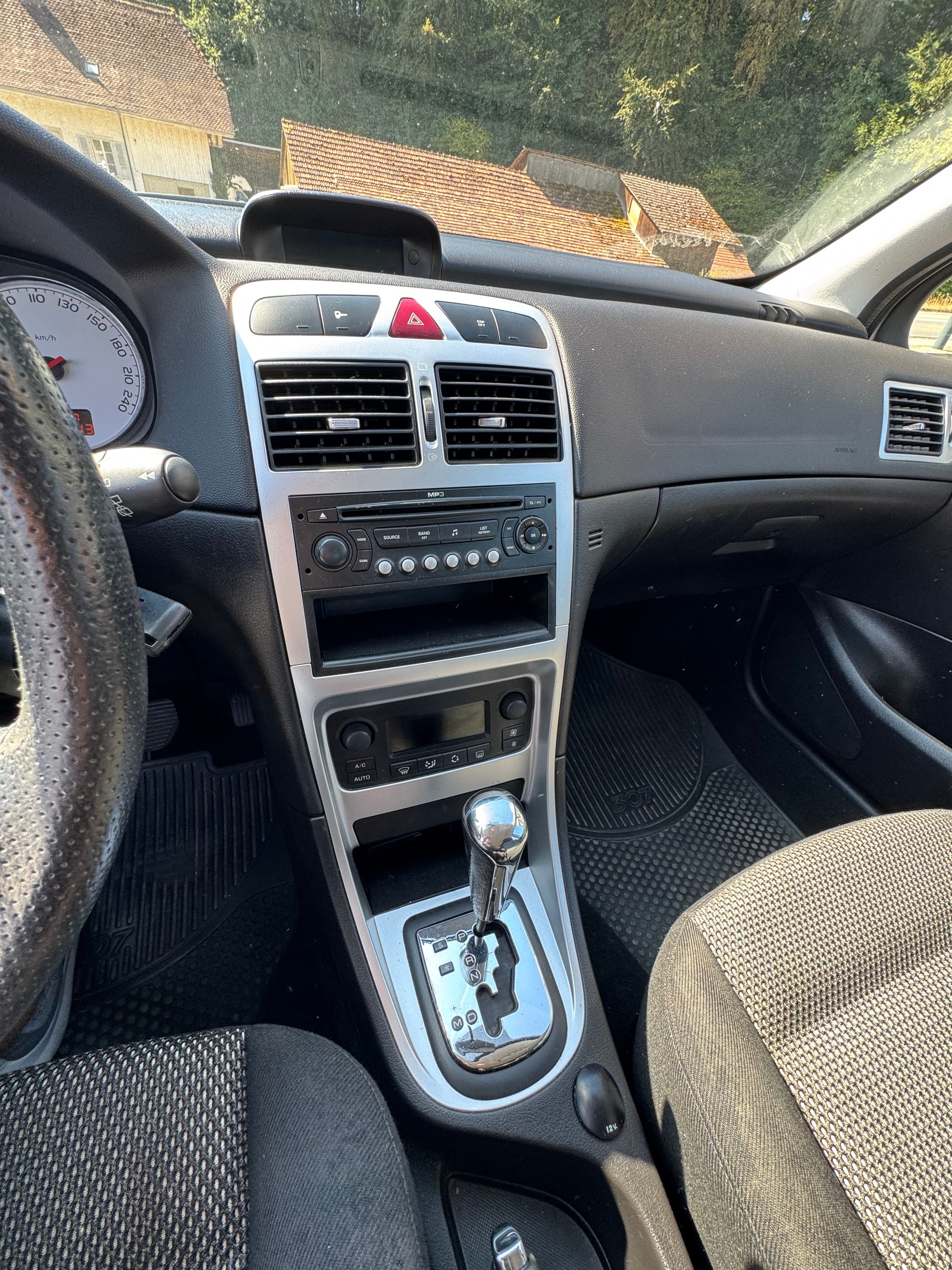 PEUGEOT 307 SW 2.0 HDI Platinum Edition-image-4