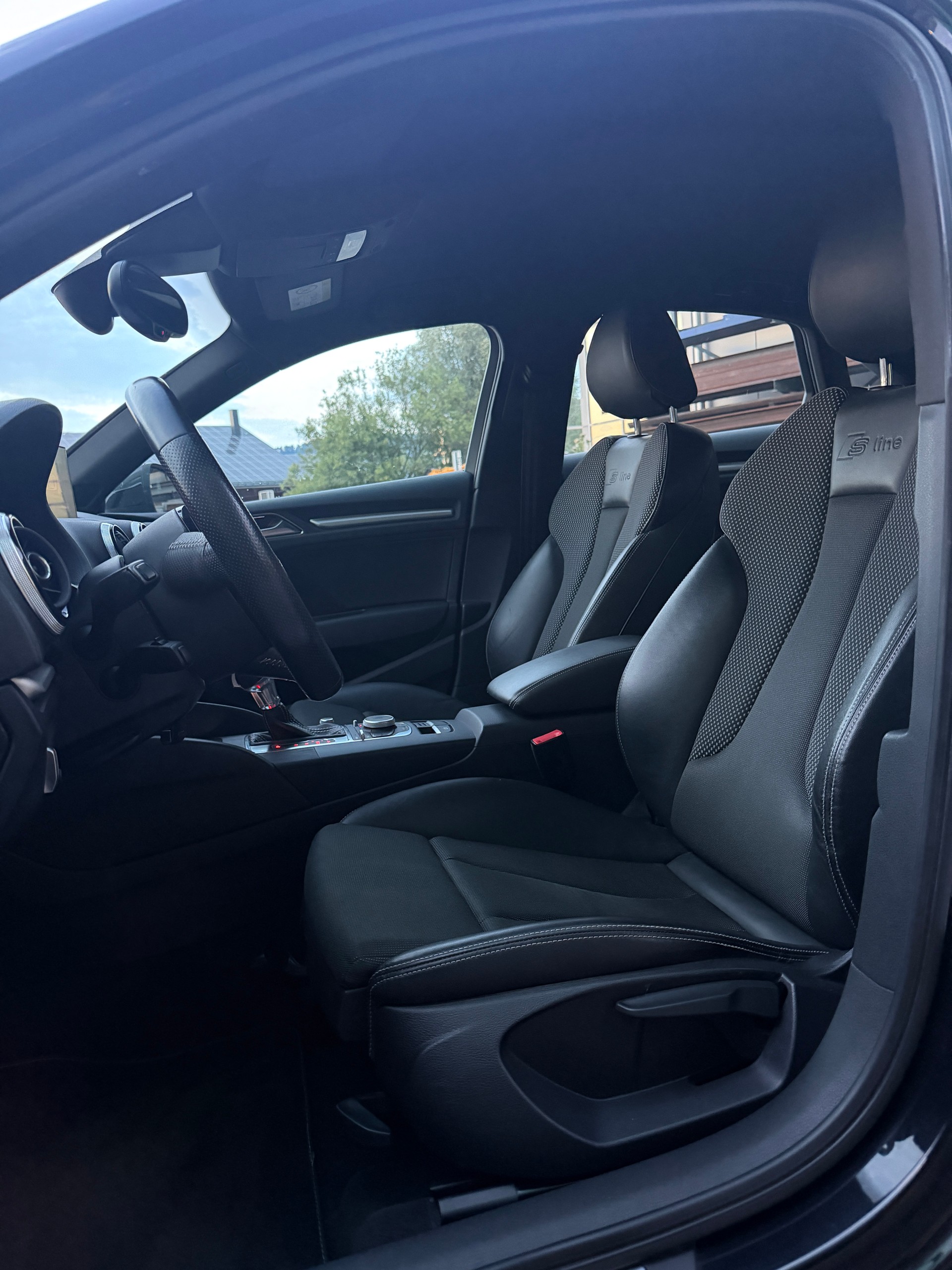 AUDI A3 Limousine 1.8 TFSI Ambition quattro S-tronic-image-8