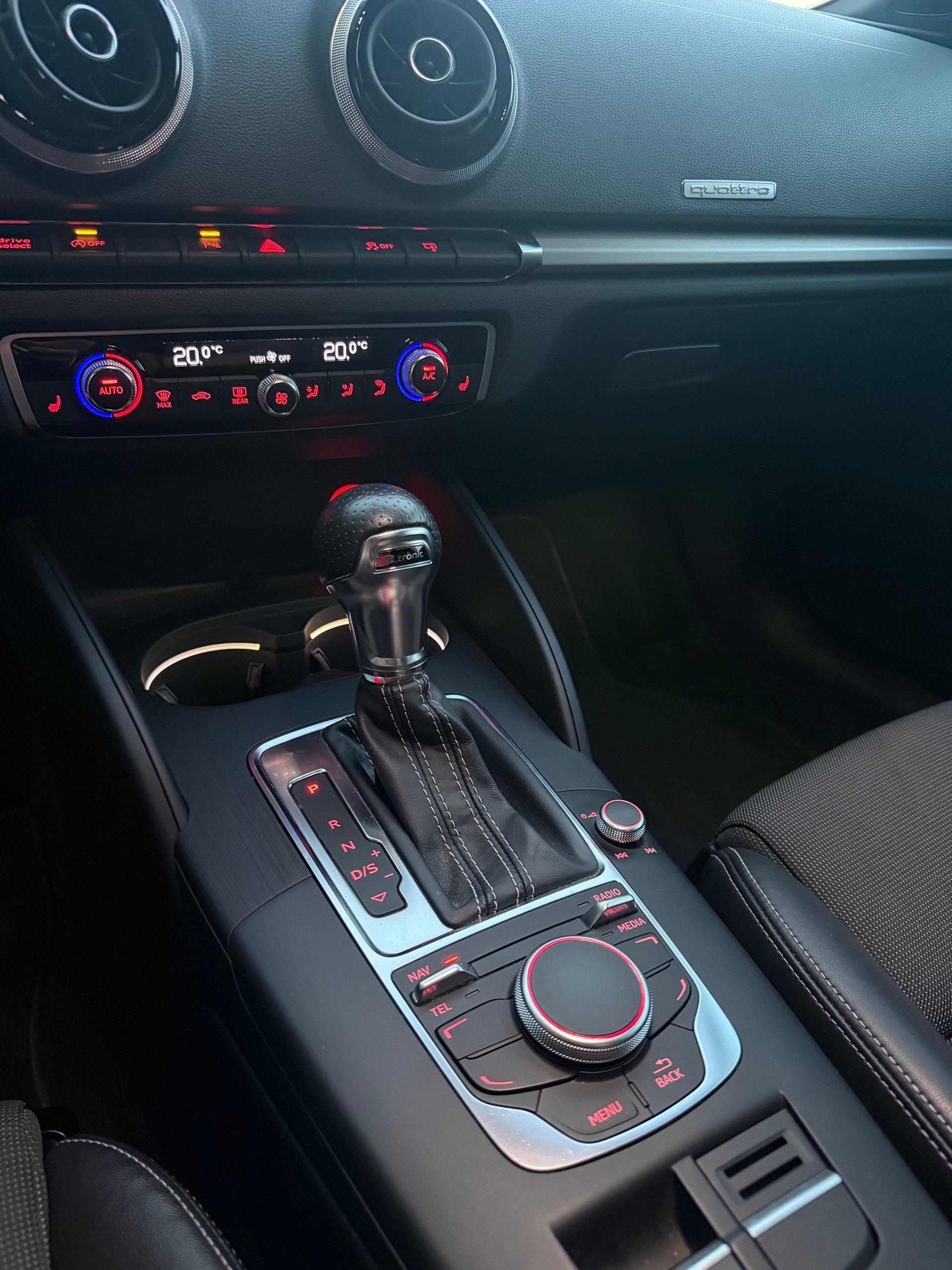 AUDI A3 Limousine 1.8 TFSI Ambition quattro S-tronic-image-11