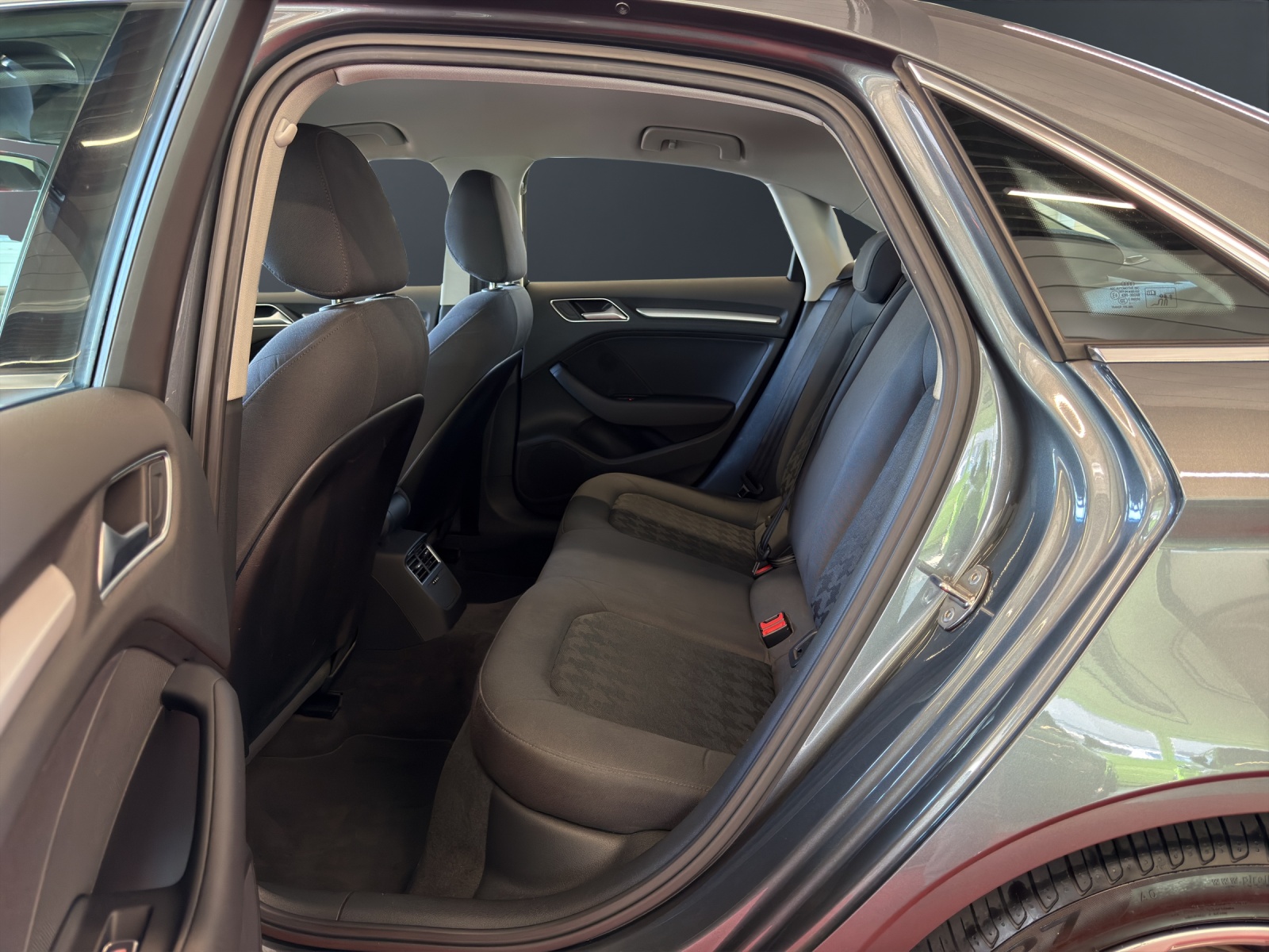 AUDI A3 Limousine 1.4 TFSI Attraction S-tronic-image-14