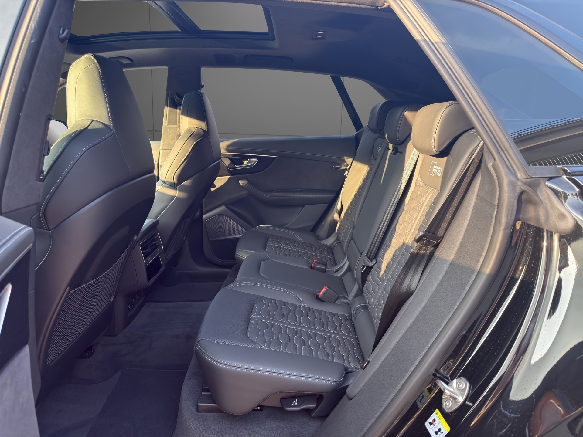AUDI RSQ8 performance quattro-image-9