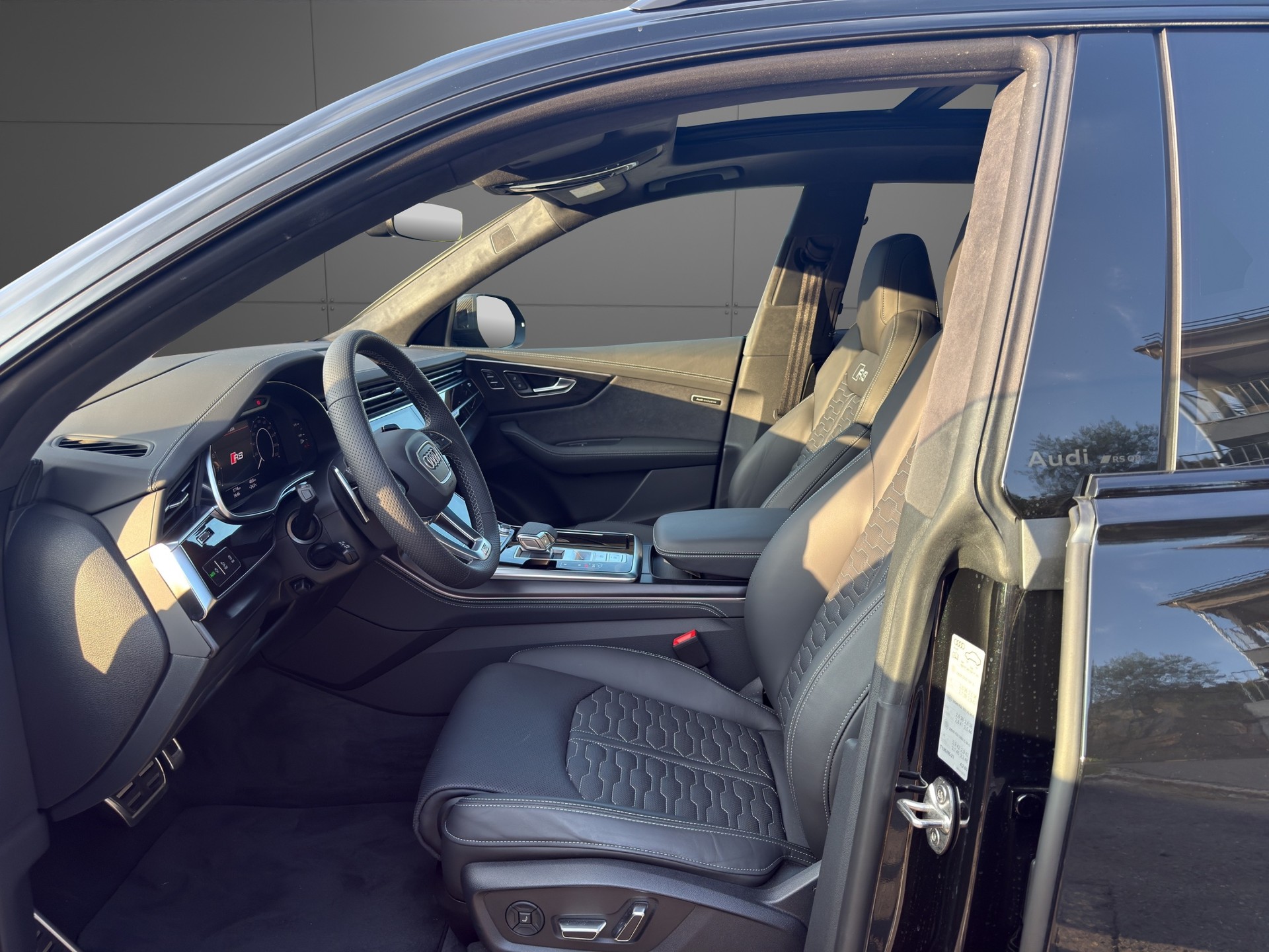AUDI RSQ8 performance quattro-image-7