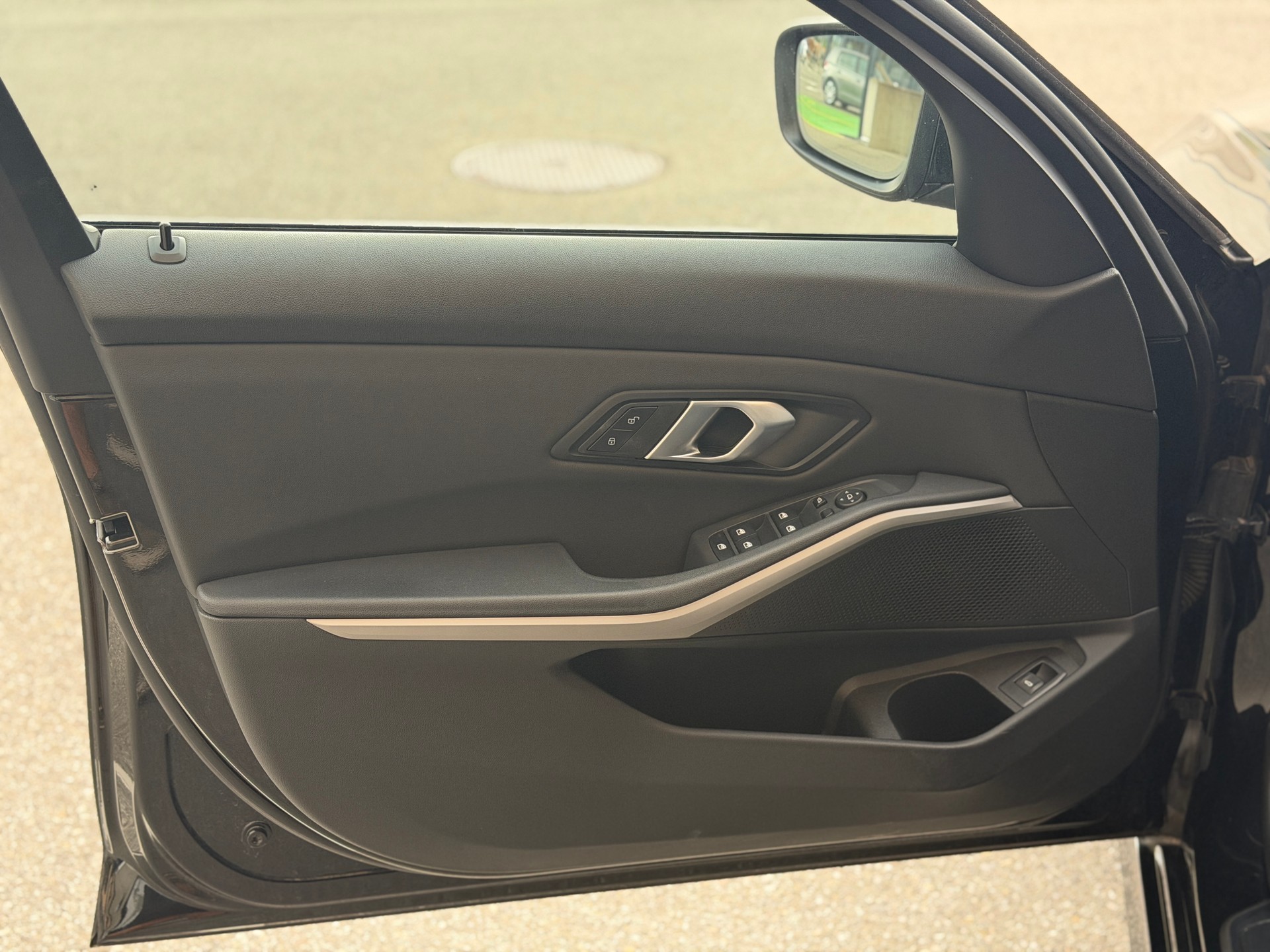 BMW 320d xDrive 48V Touring Steptronic-image-13