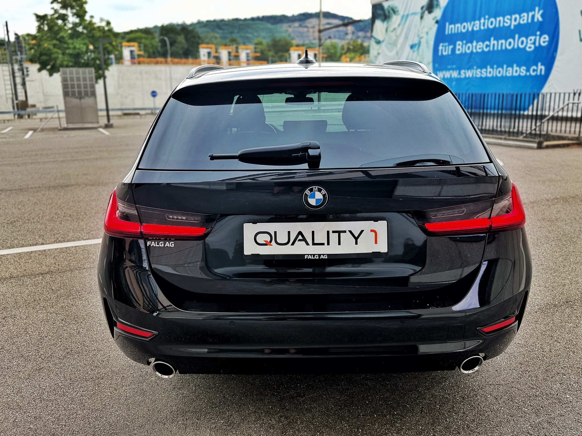 BMW 320d xDrive 48V Touring Steptronic-image-3