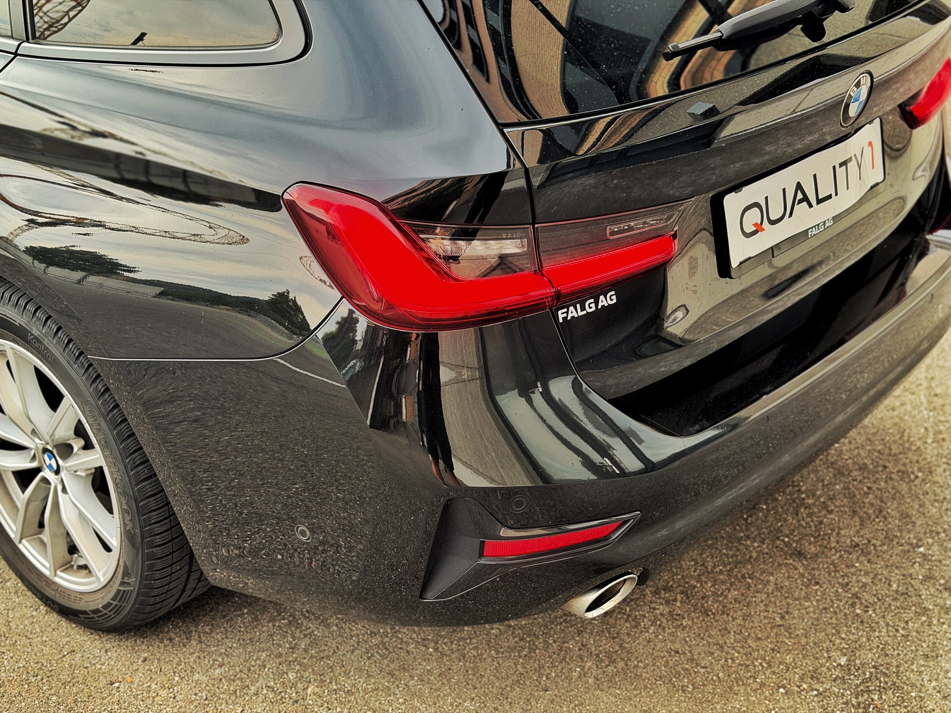 BMW 320d xDrive 48V Touring Steptronic-image-12
