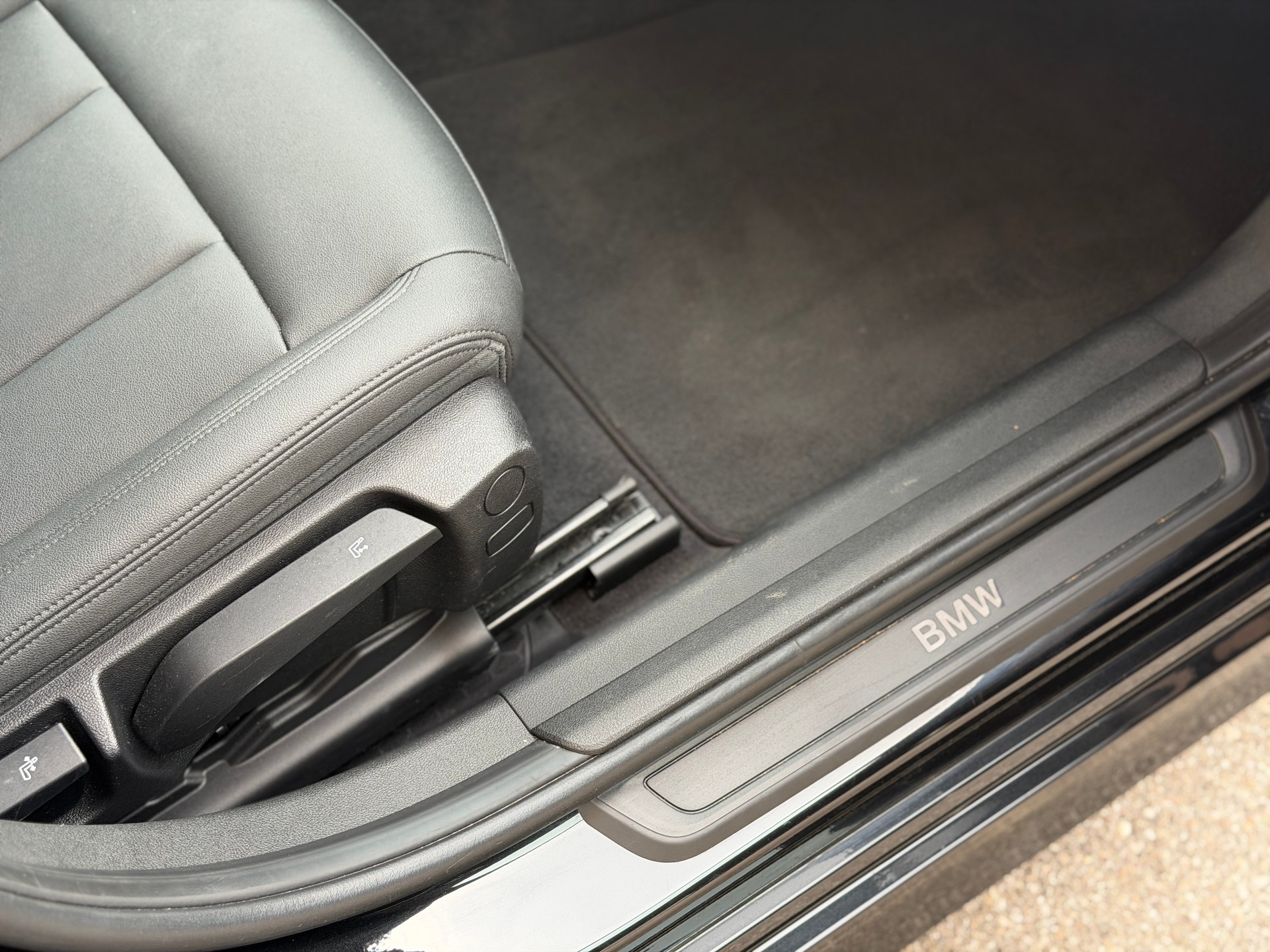 BMW 320d xDrive 48V Touring Steptronic-image-28