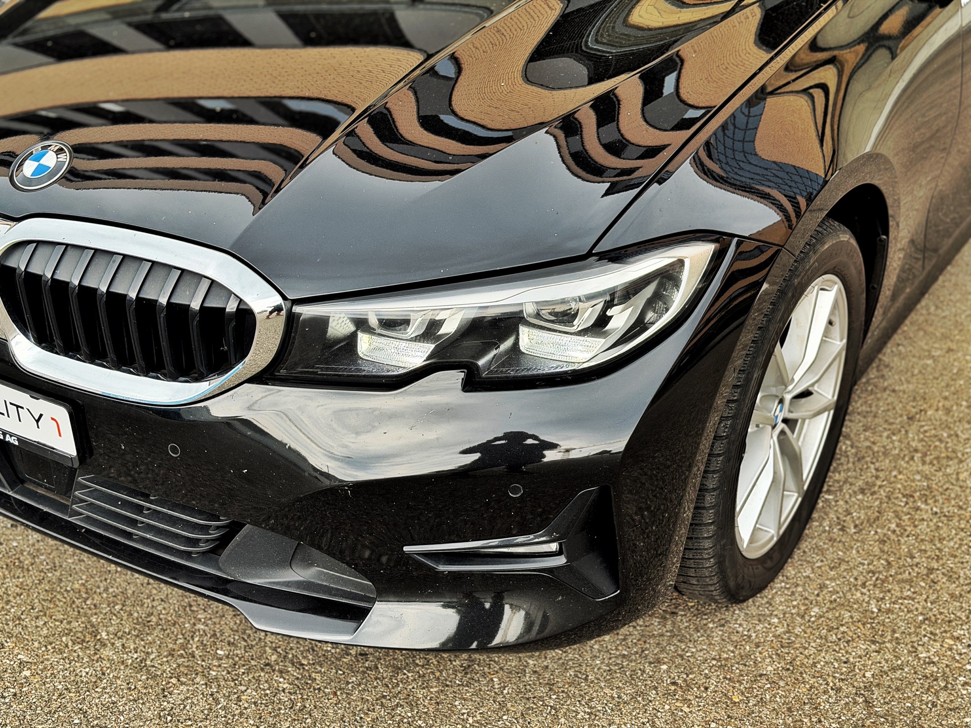 BMW 320d xDrive 48V Touring Steptronic-image-9