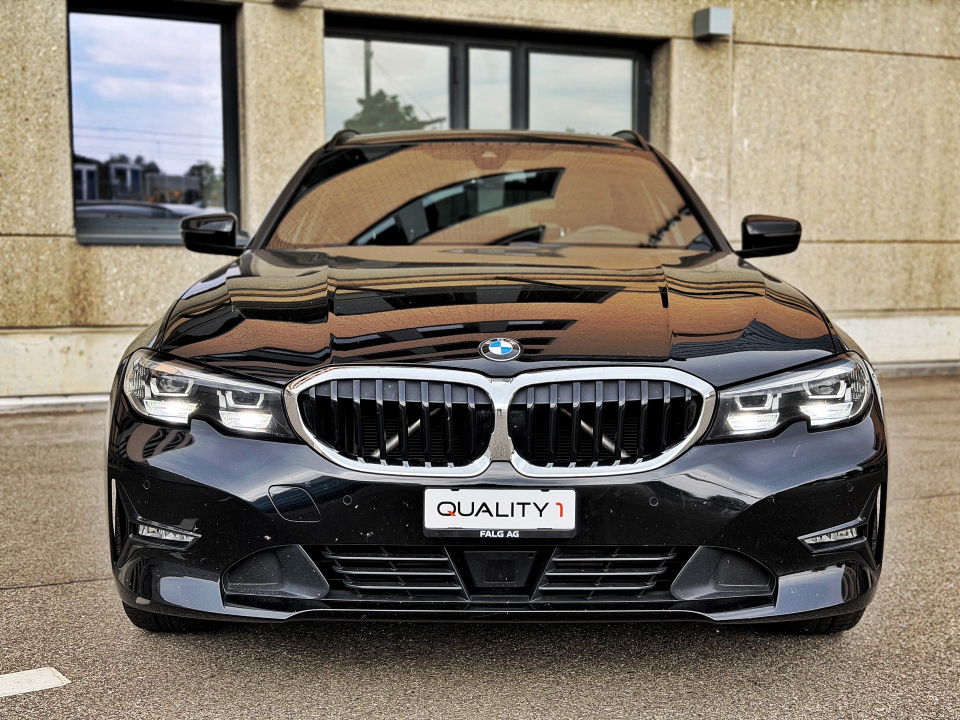 BMW 320d xDrive 48V Touring Steptronic-image-4