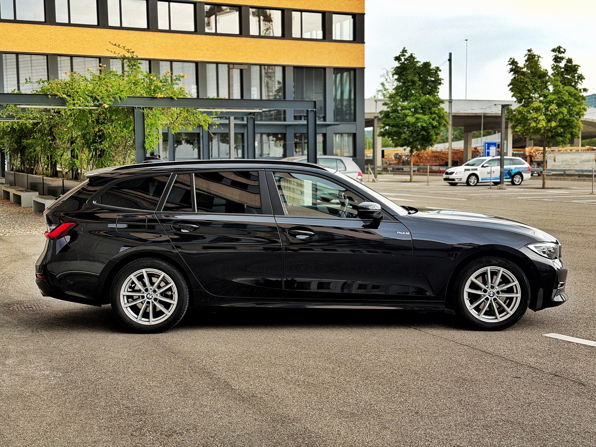 BMW 320d xDrive 48V Touring Steptronic-image-6