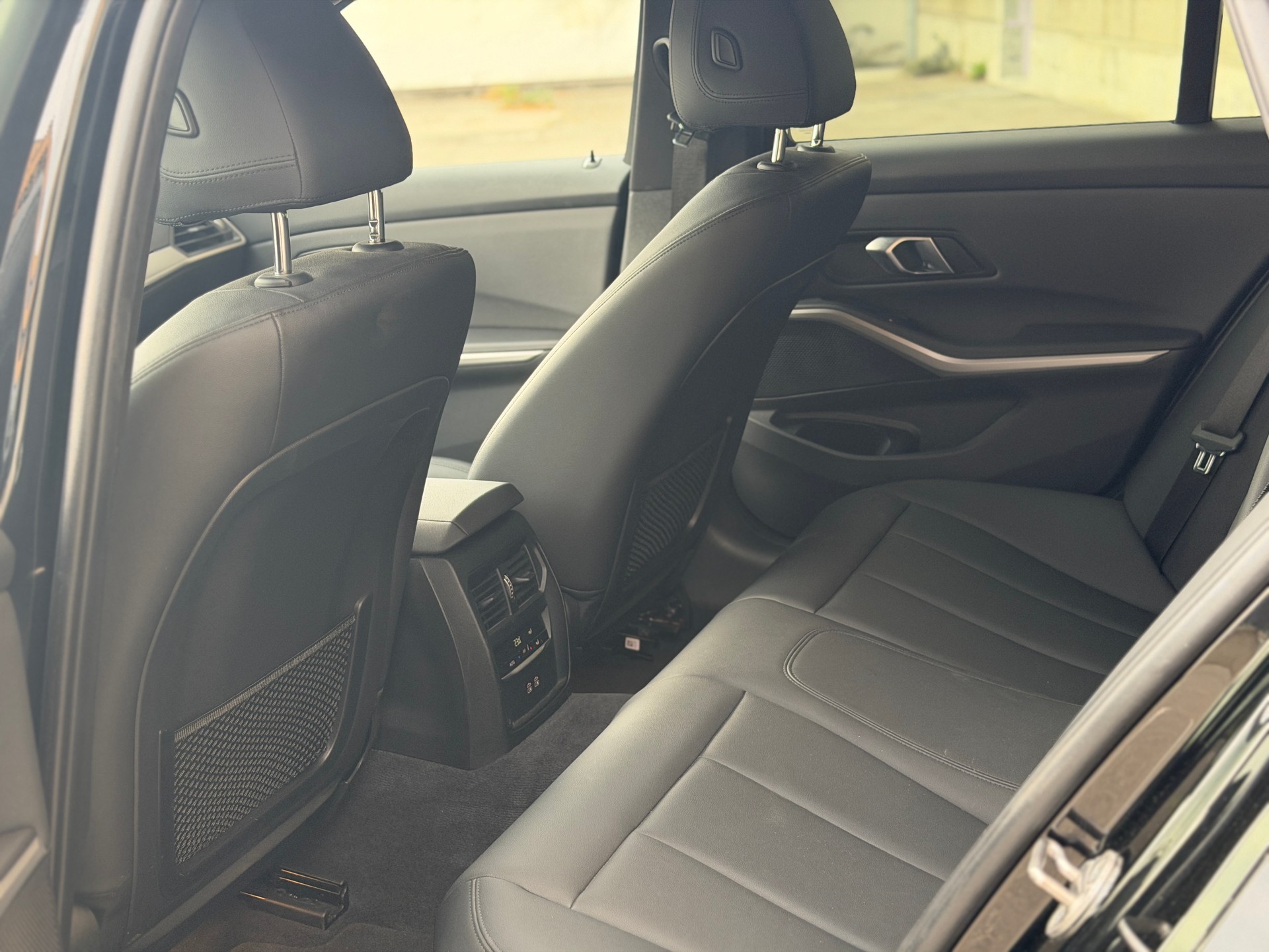 BMW 320d xDrive 48V Touring Steptronic-image-18
