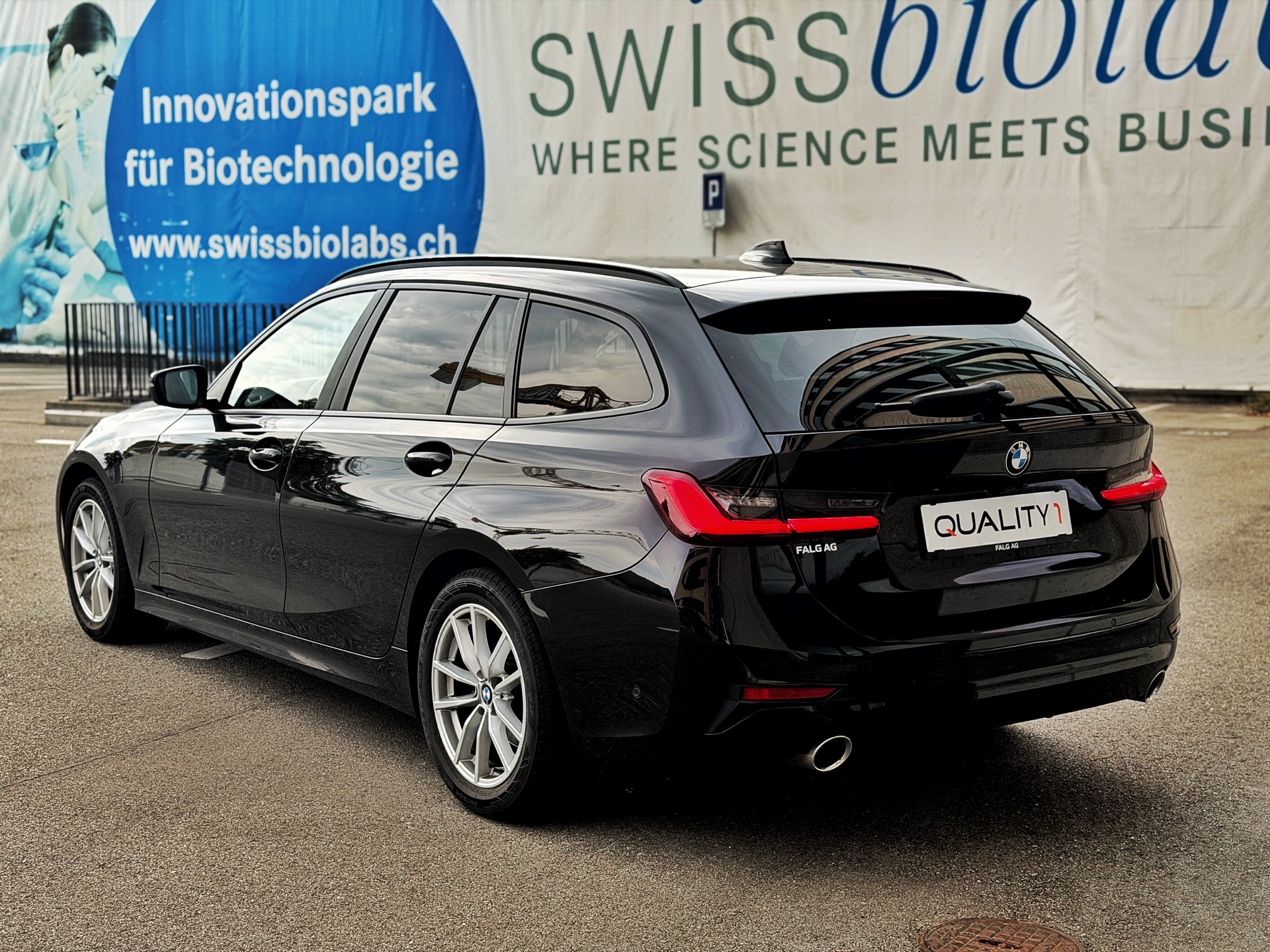 BMW 320d xDrive 48V Touring Steptronic-image-2