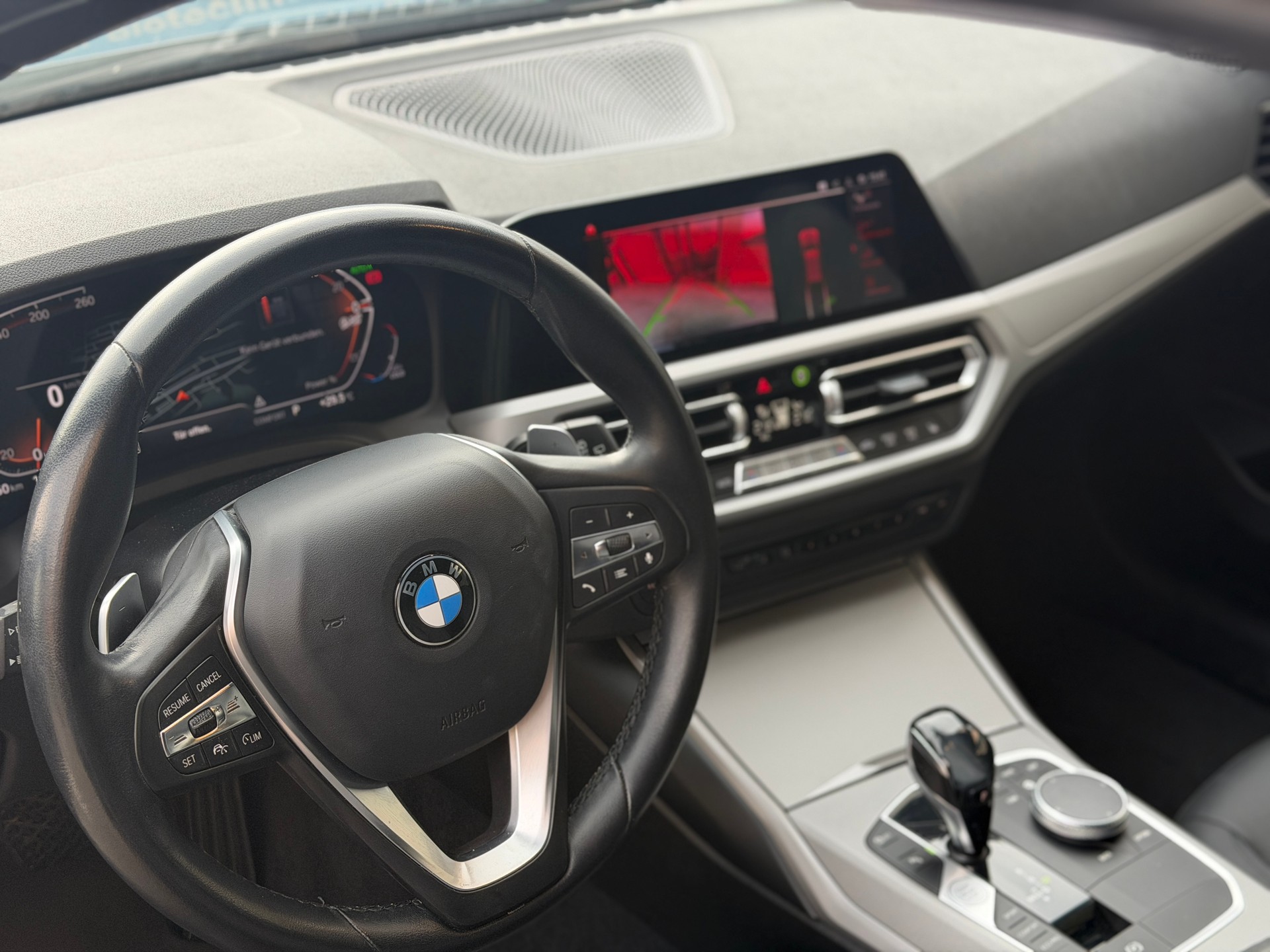 BMW 320d xDrive 48V Touring Steptronic-image-14