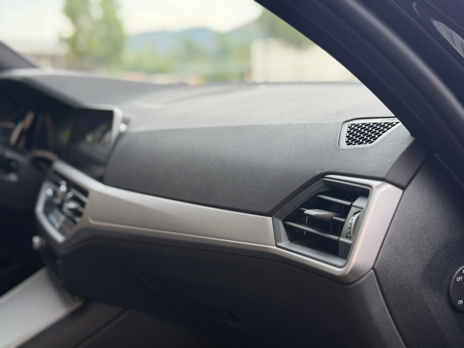 BMW 320d xDrive 48V Touring Steptronic-image-23