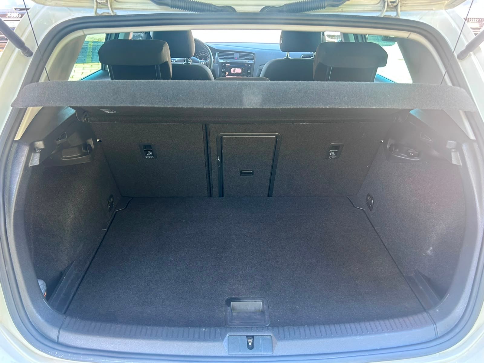VW Golf 2.0 TDI Highline 4Motion-image-4