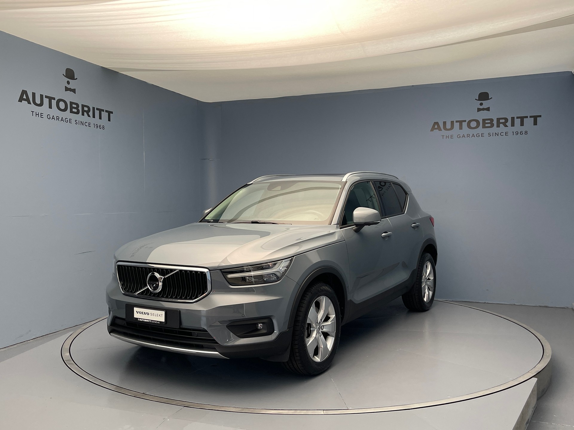 VOLVO XC40 2.0 B4 MH Momentum AWD-image-0