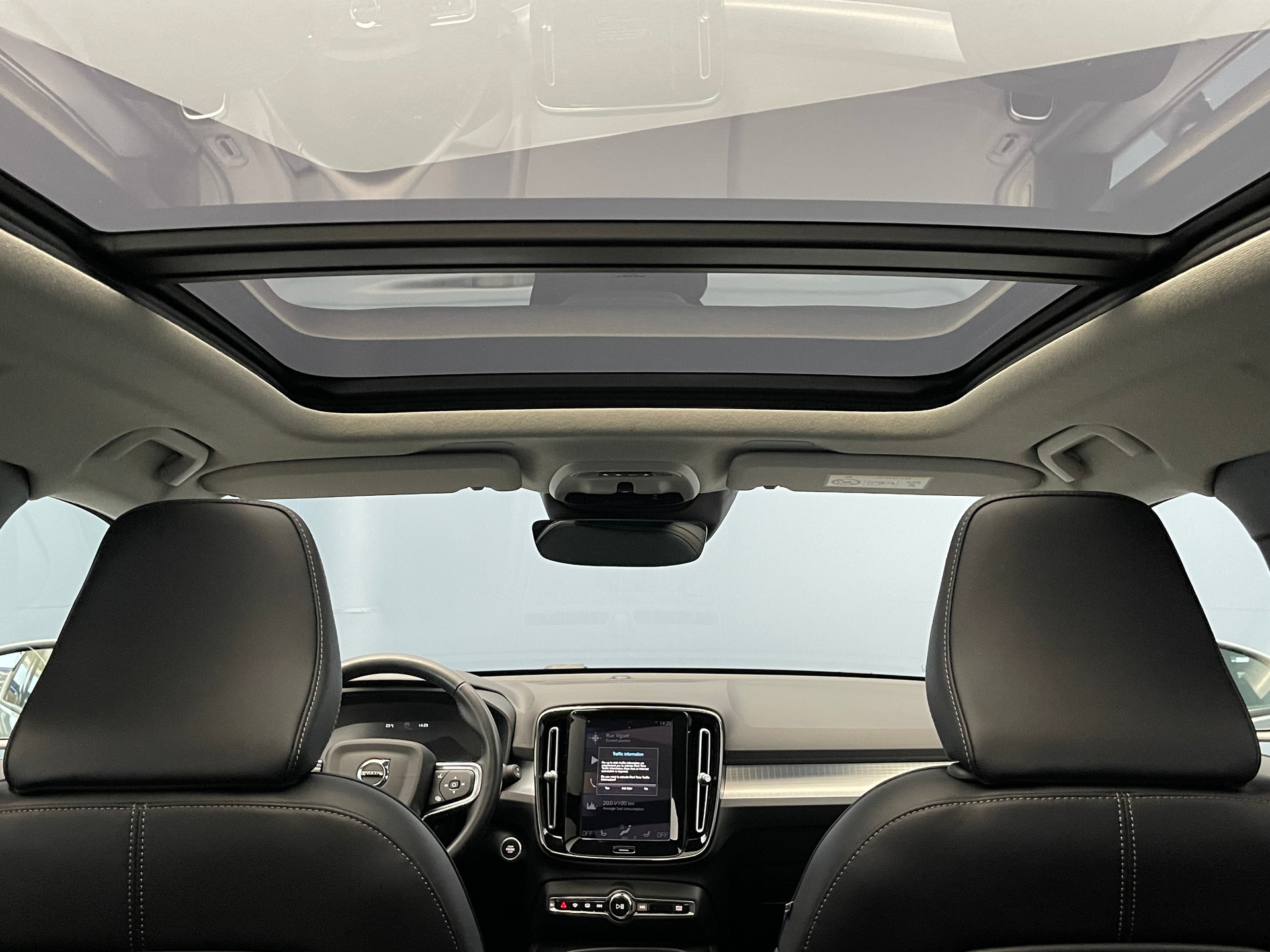 VOLVO XC40 2.0 B4 MH Momentum AWD-image-12