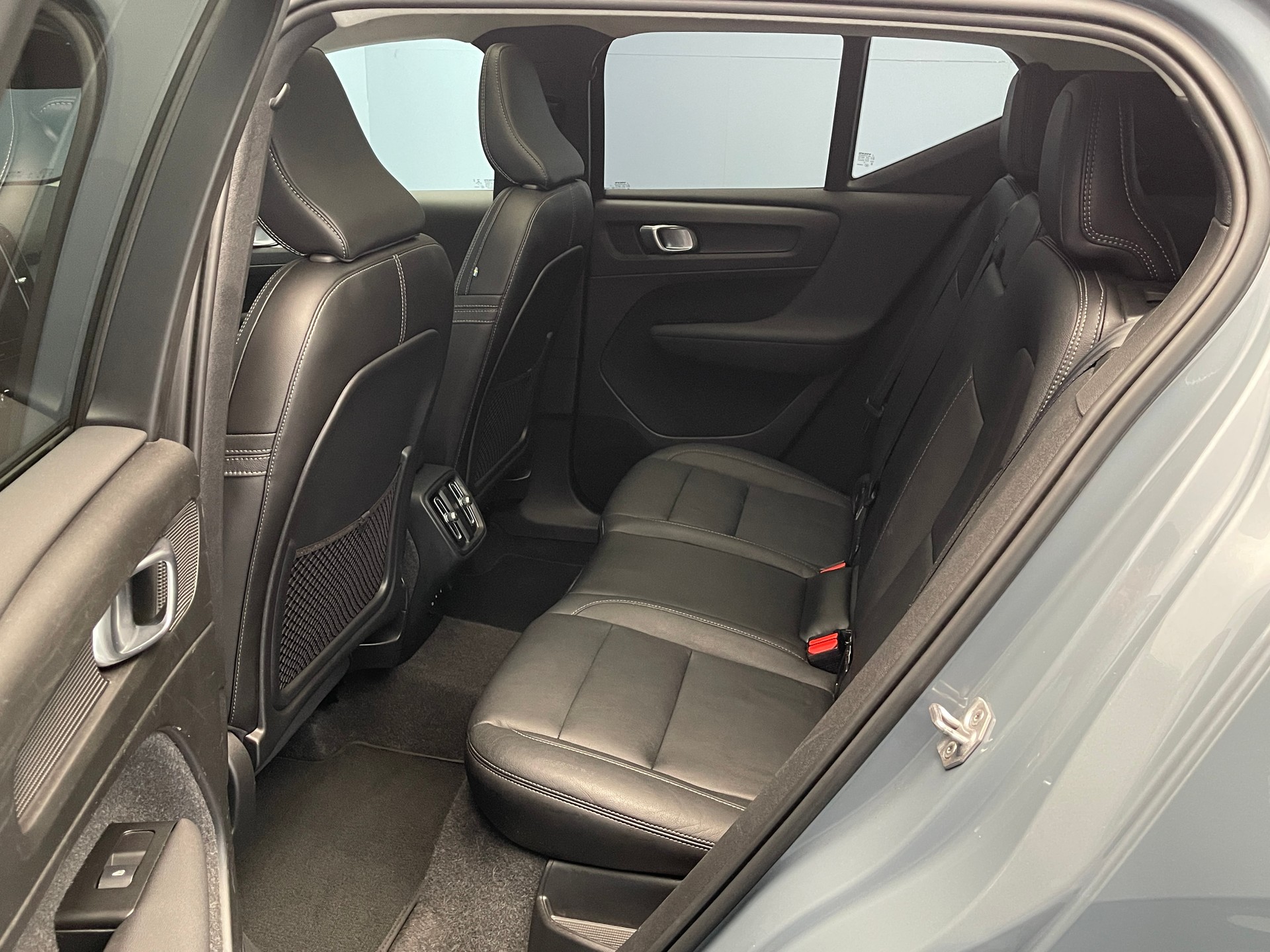 VOLVO XC40 2.0 B4 MH Momentum AWD-image-8