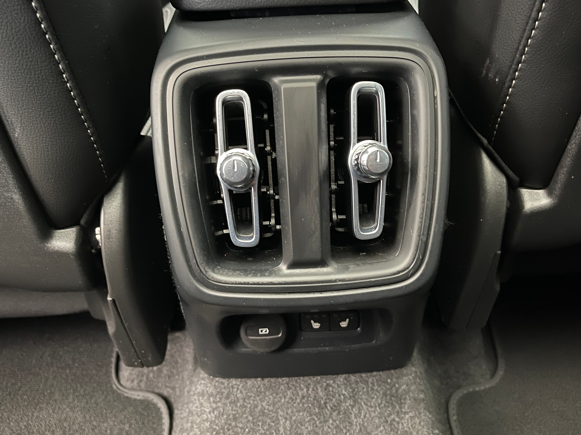 VOLVO XC40 2.0 B4 MH Momentum AWD-image-9
