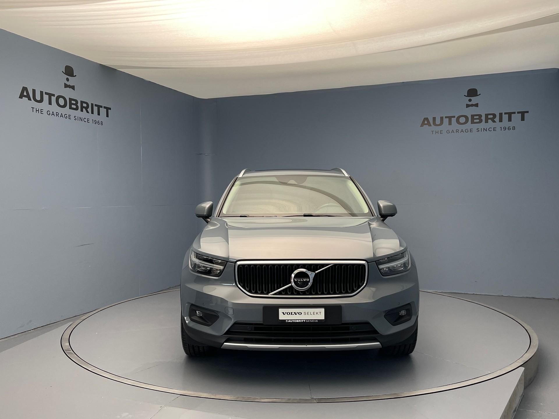 VOLVO XC40 2.0 B4 MH Momentum AWD-image-3