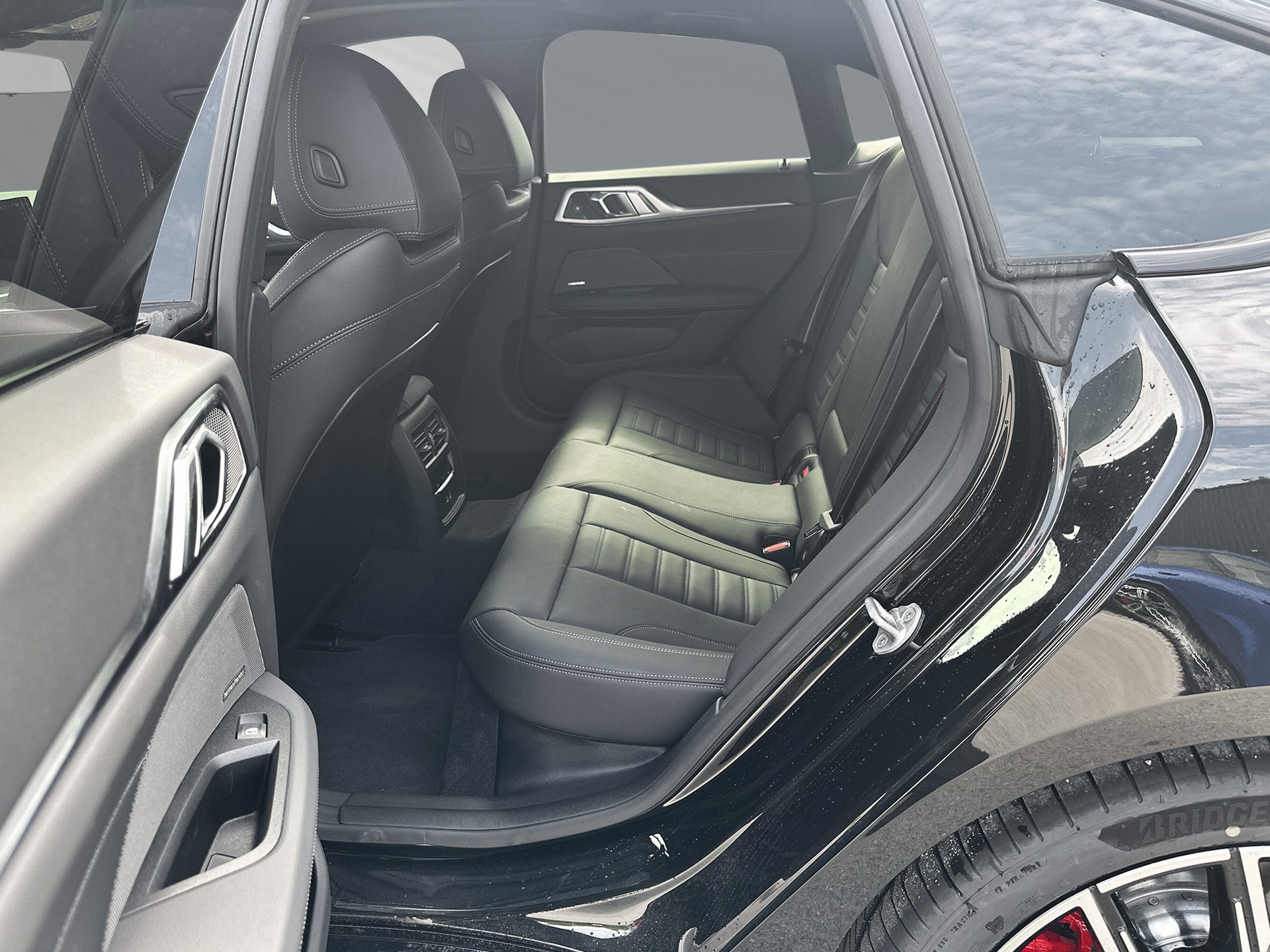 BMW i4 xDrive 40 M Sport Pro-image-6