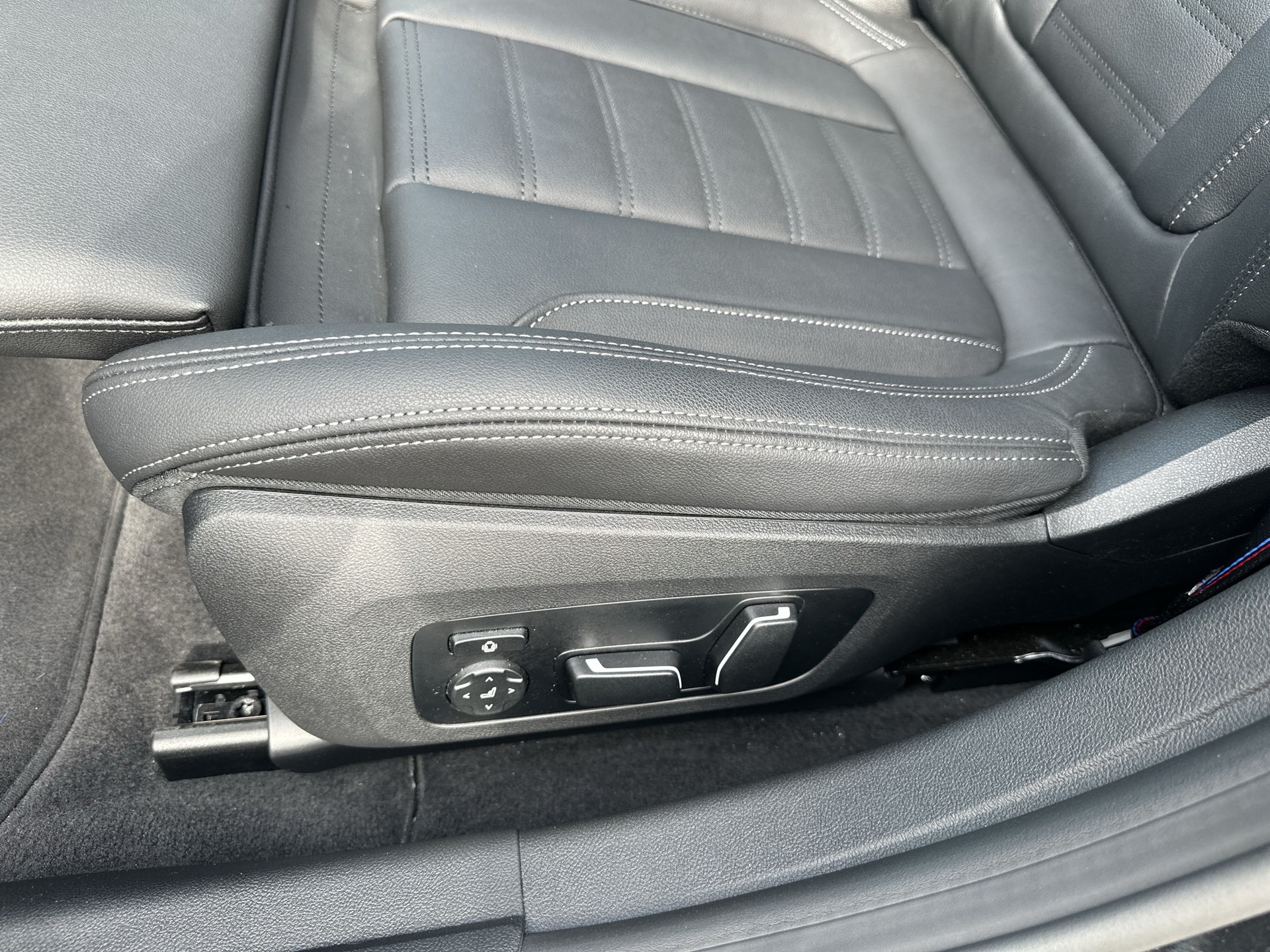 BMW i4 xDrive 40 M Sport Pro-image-18