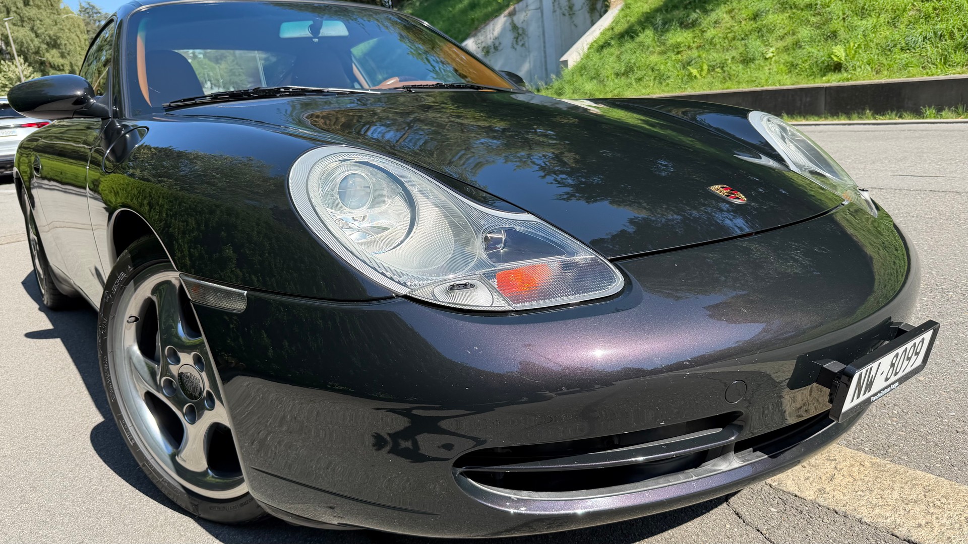 PORSCHE 911 Carrera 4 Millenium-image-1