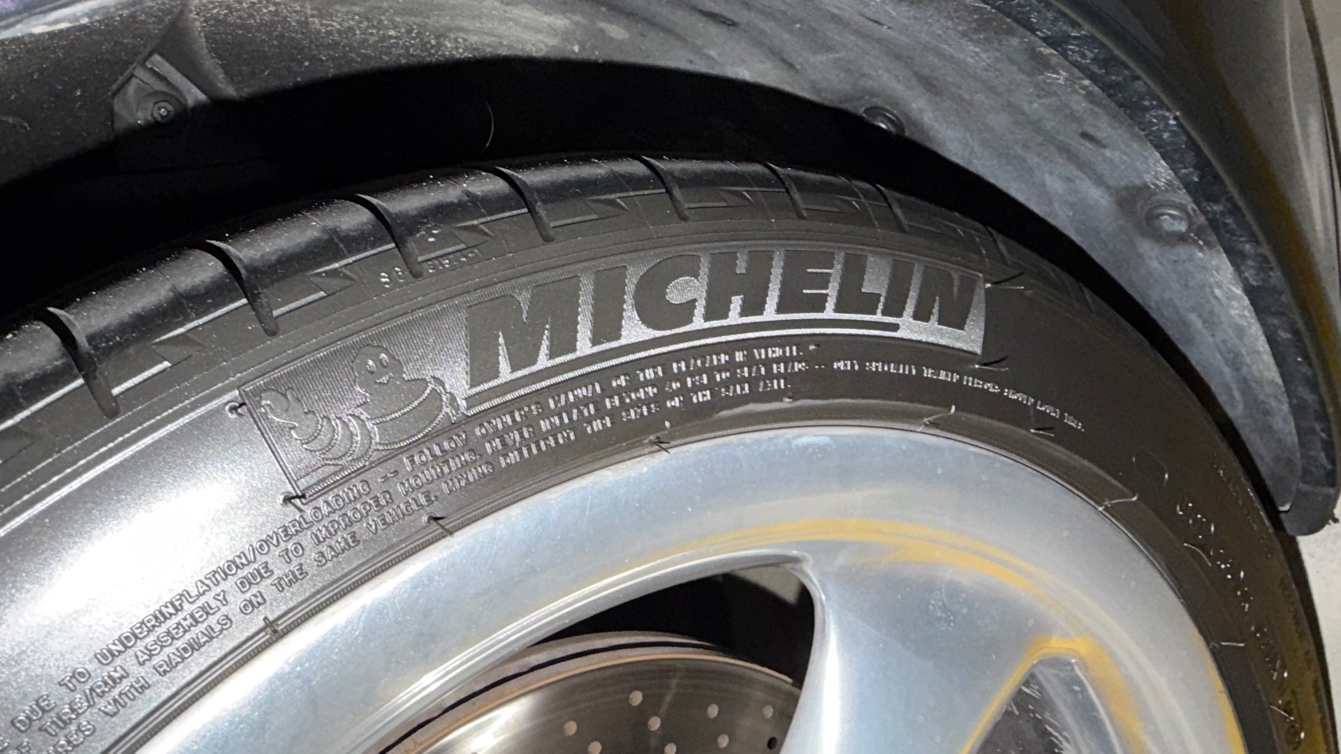 PORSCHE 911 Carrera 4 Millenium-image-3