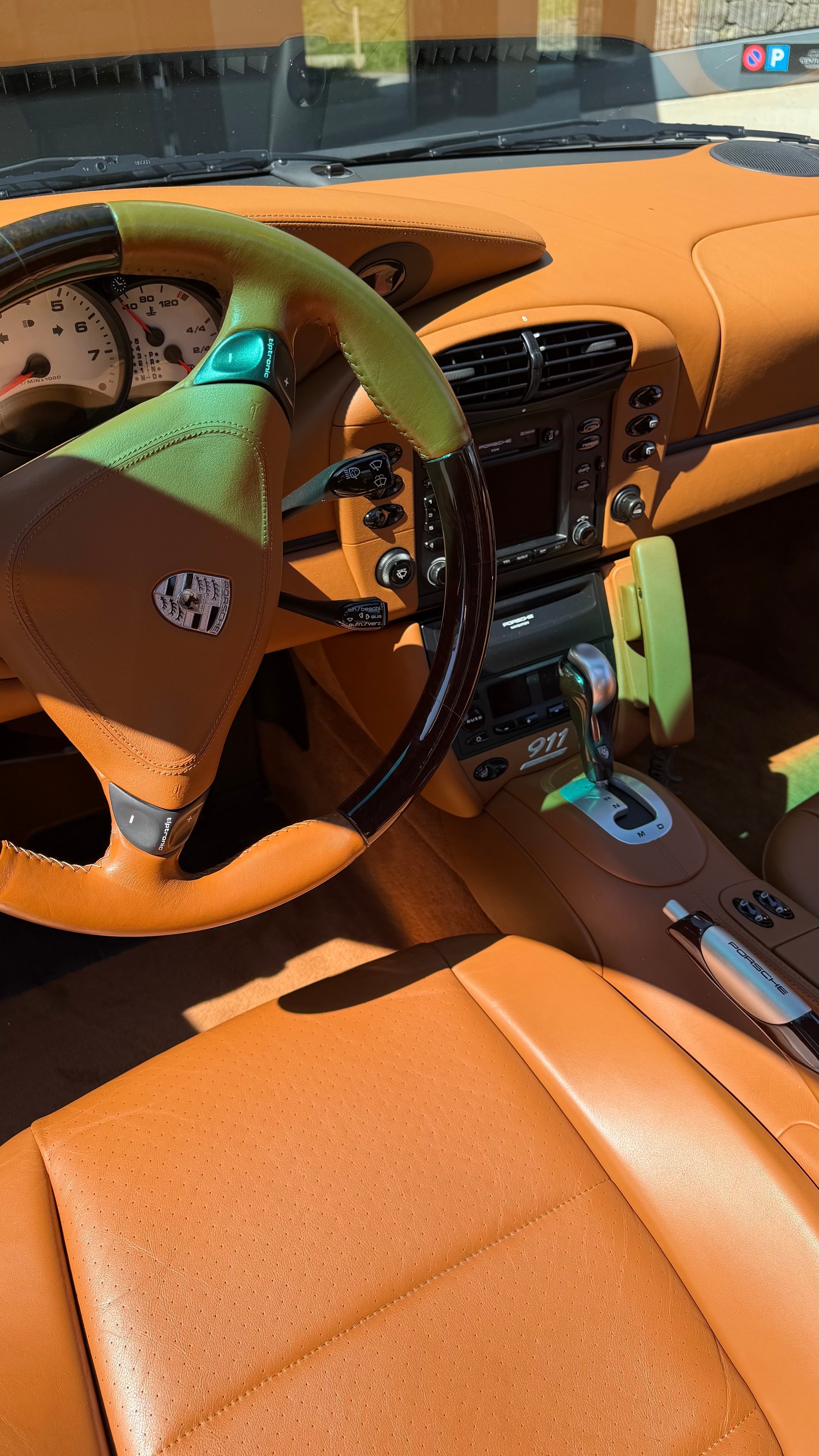 PORSCHE 911 Carrera 4 Millenium-image-4