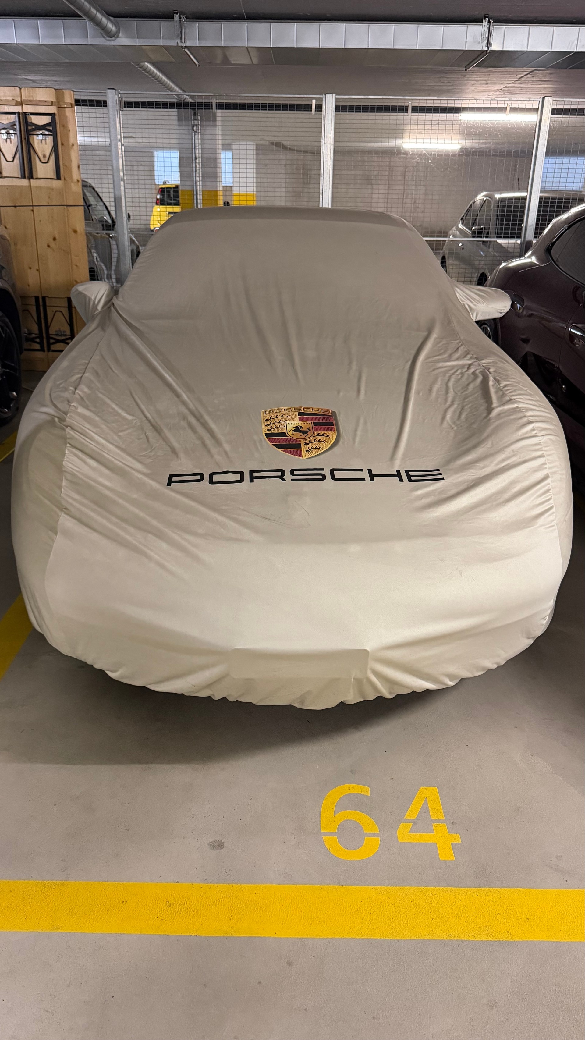 PORSCHE 911 Carrera 4 Millenium-image-5