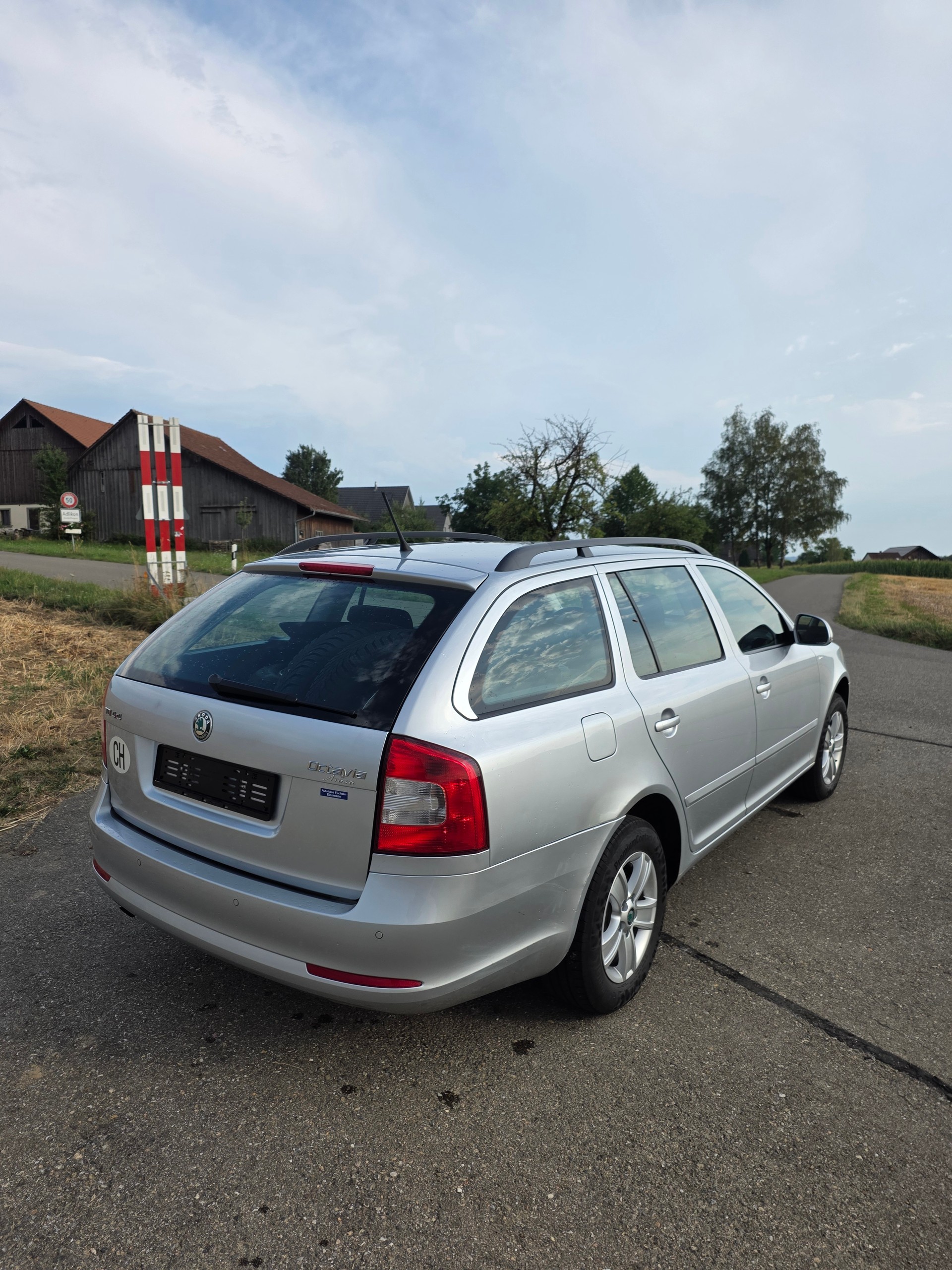 SKODA Octavia Combi 2.0 TDI Swiss Adventure 4x4 DSG-image-3