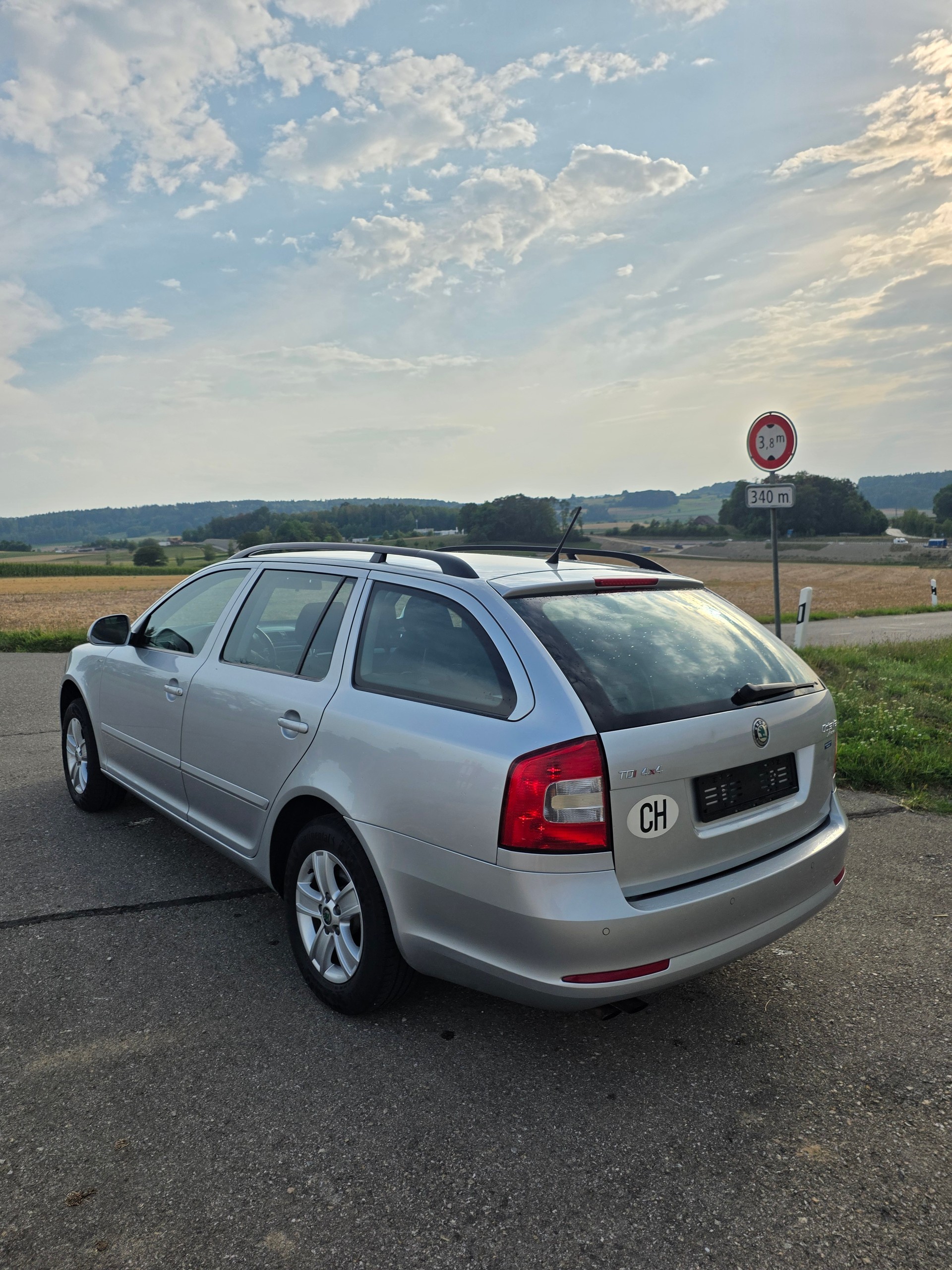 SKODA Octavia Combi 2.0 TDI Swiss Adventure 4x4 DSG-image-6
