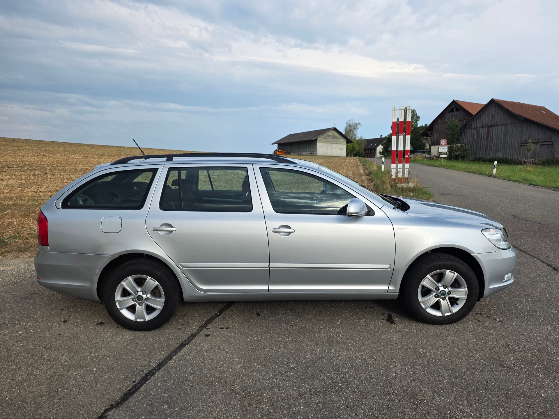SKODA Octavia Combi 2.0 TDI Swiss Adventure 4x4 DSG-image-2