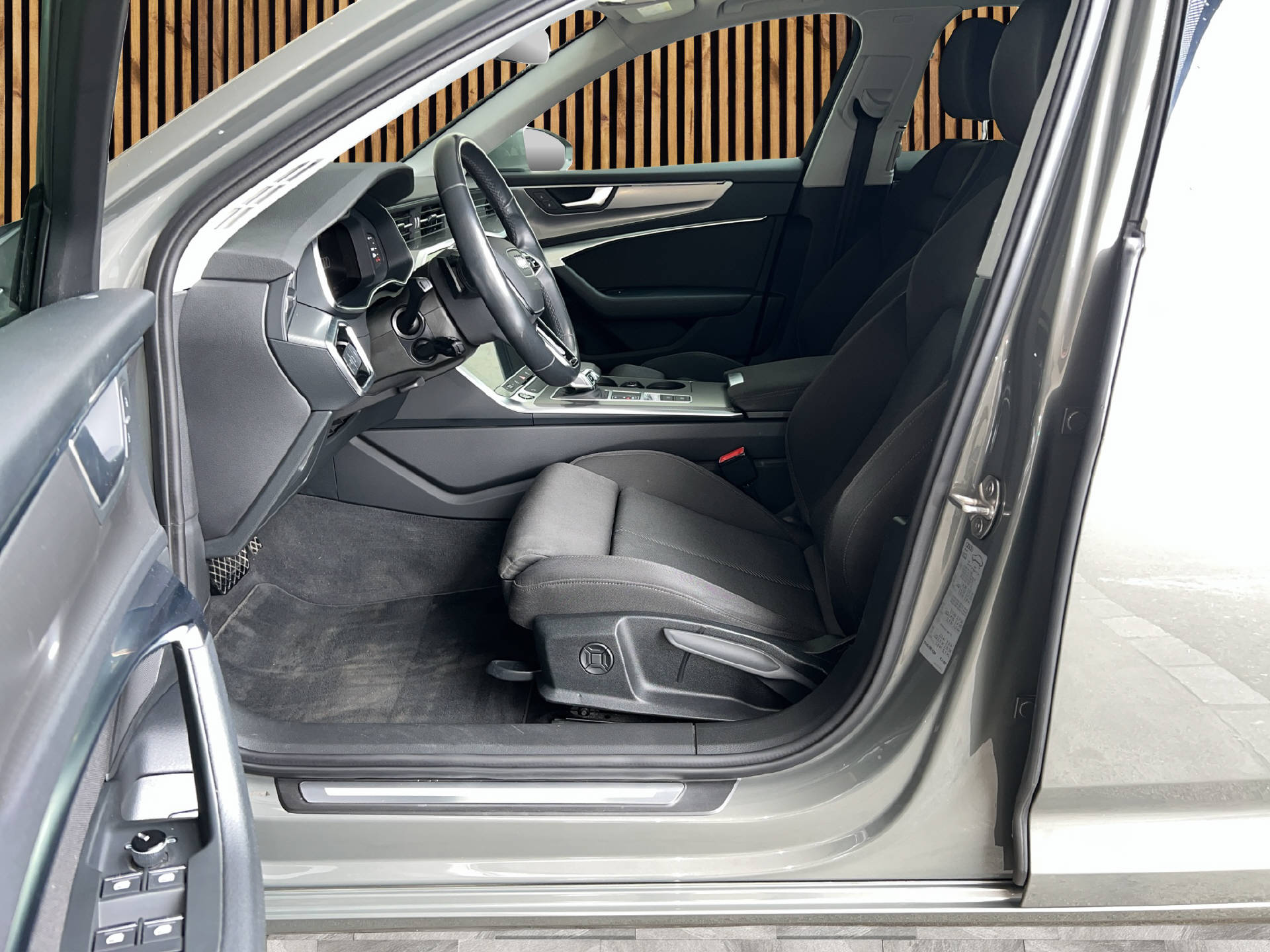 AUDI A6 2.0 40 TDI Sport S-Tronic-image-8