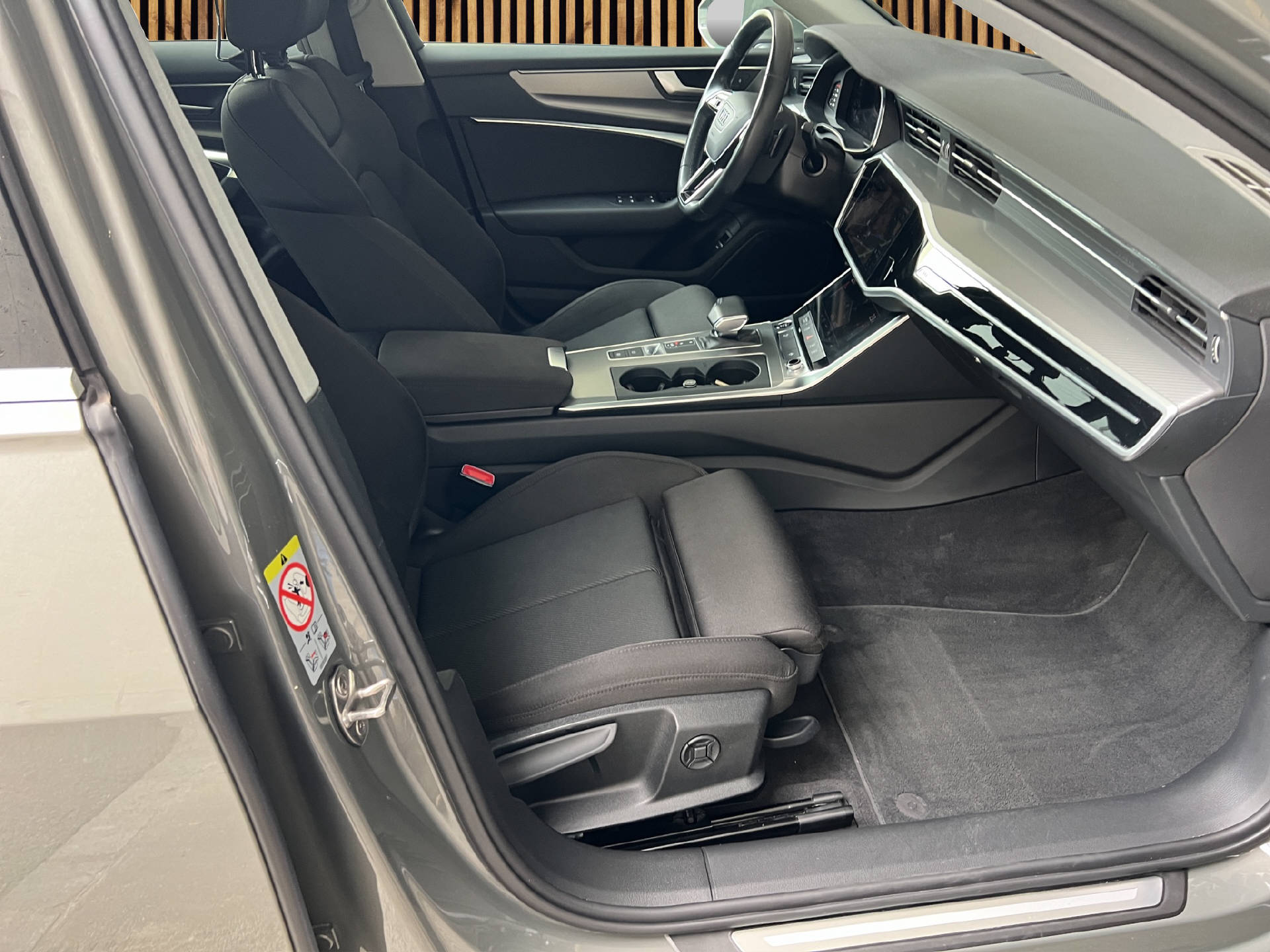 AUDI A6 2.0 40 TDI Sport S-Tronic-image-15