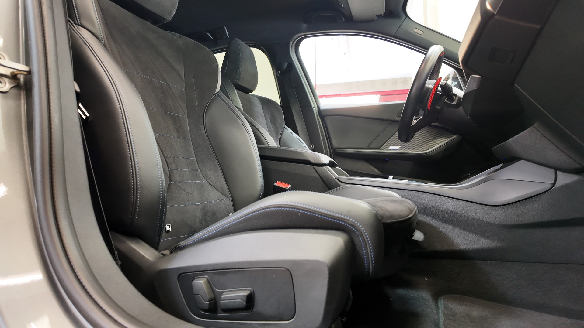 BMW M135 xDrive-image-16