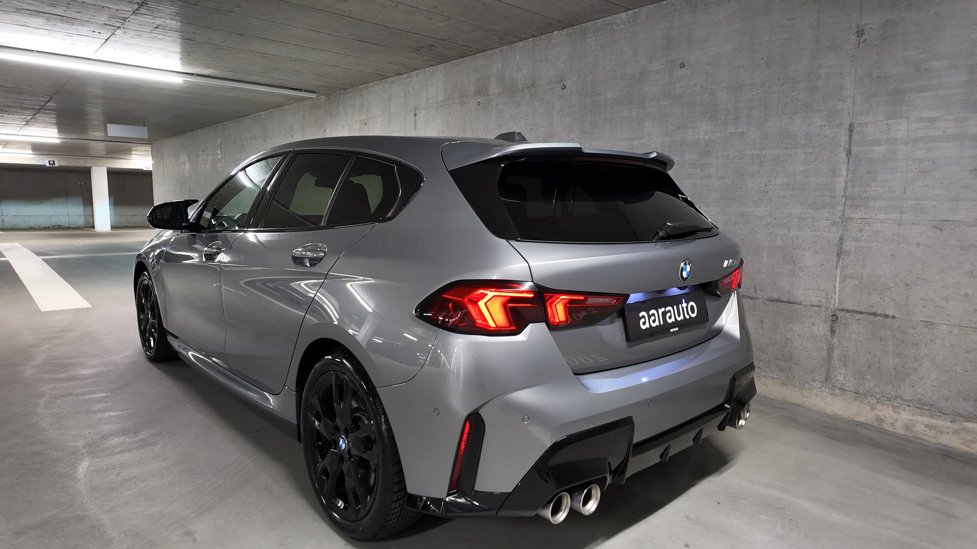 BMW M135 xDrive-showroom-element-1