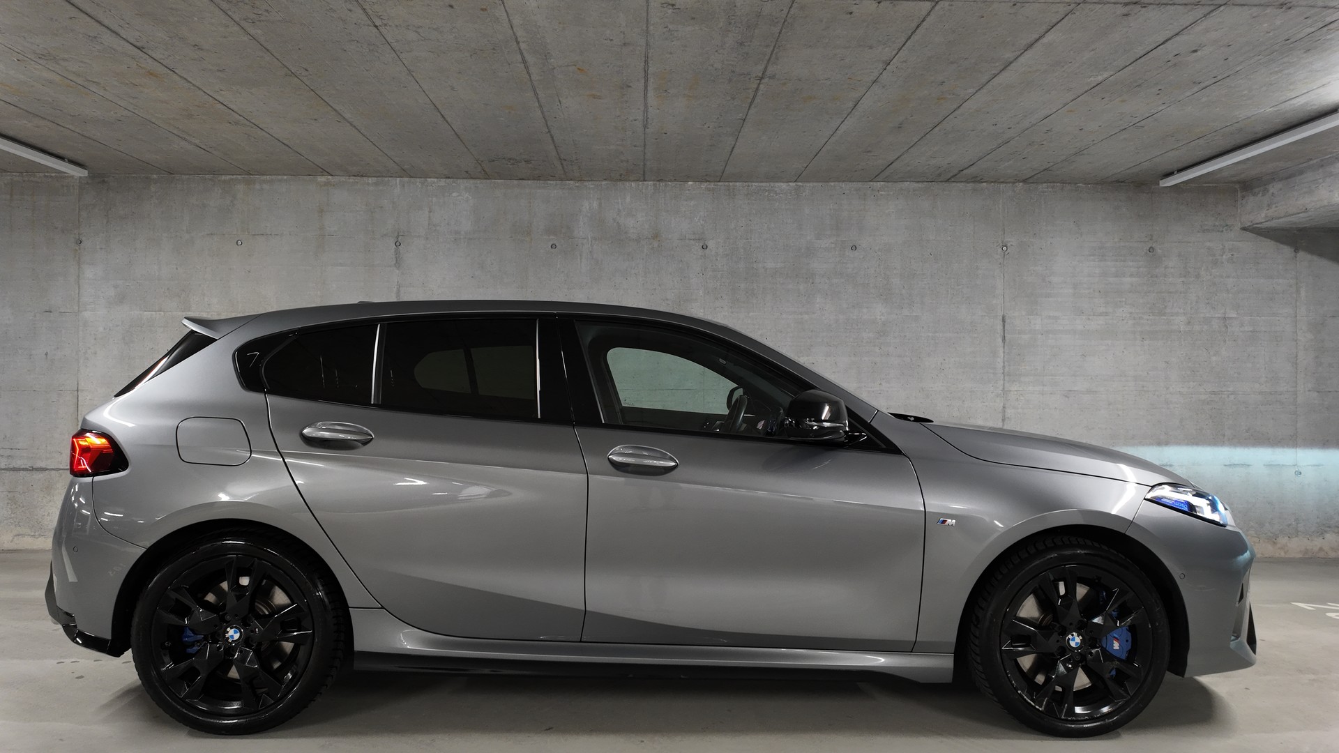 BMW M135 xDrive-showroom-element-3