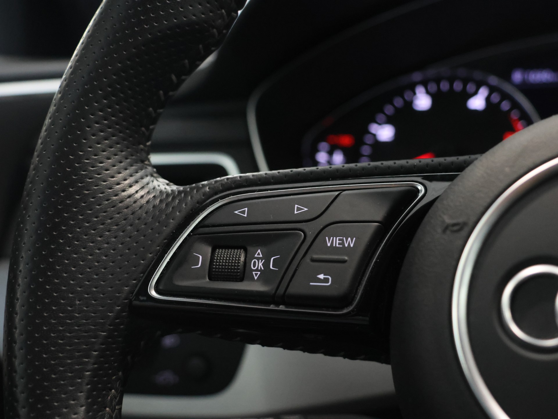 AUDI A4 Avant 2.0 TDI Sport quattro S-tronic *Sitzheizung* *Rückfahrkamera*-image-27