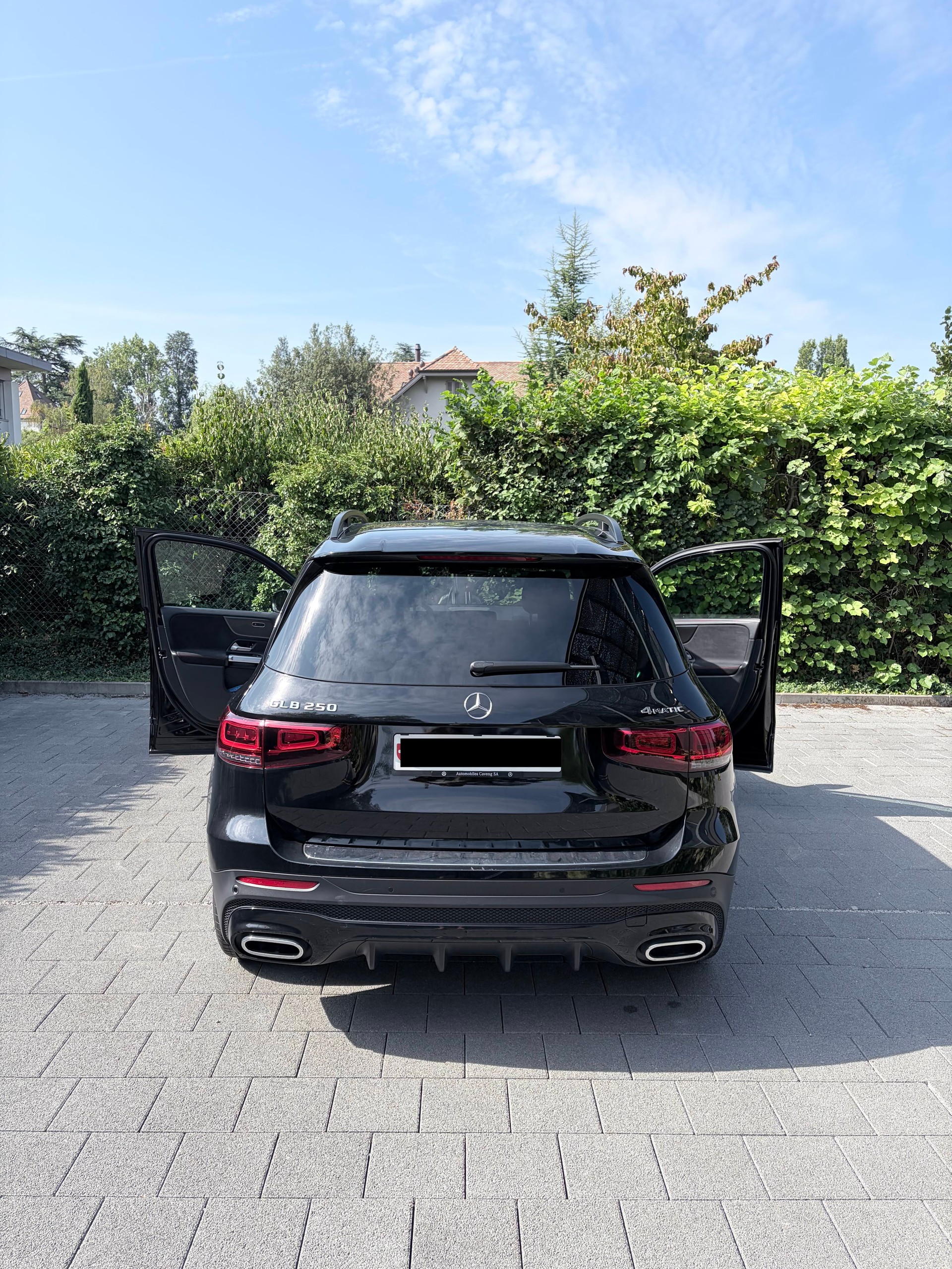 MERCEDES-BENZ GLB 250 AMG Line 4matic-image-1
