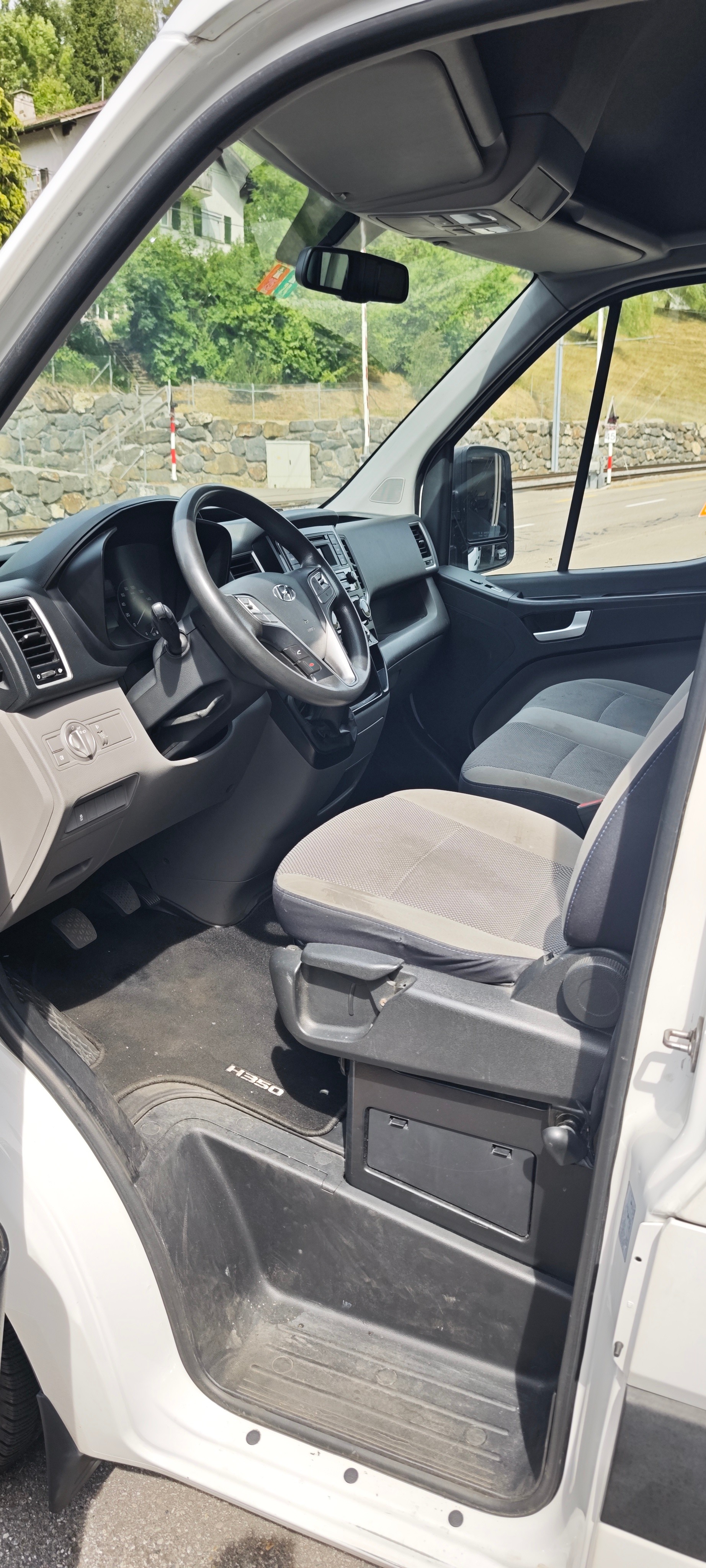 HYUNDAI H350 2.5 CRDi Amplia L2-image-9