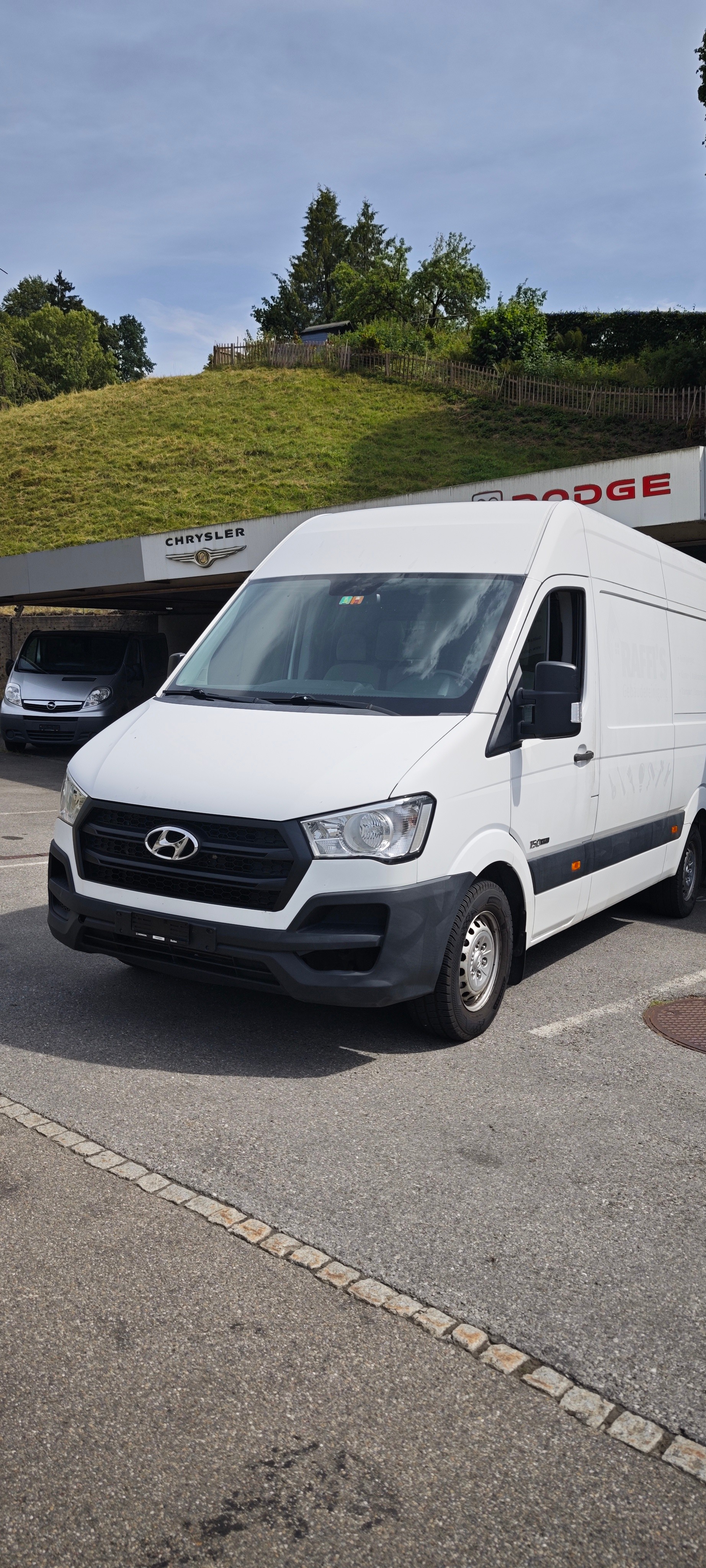 HYUNDAI H350 2.5 CRDi Amplia L2-image-1